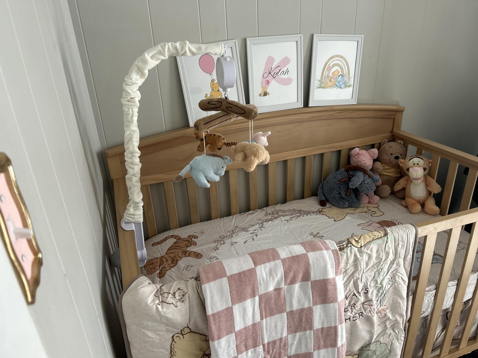 Graco Benton 5-in-1 Convertible Crib, White | GREENGUARD Gold Certified, Converts from Baby Crib to Toddler Bed, Daybed and Full-Size Bed, Fits Standard Baby Crib Mattress customer photo 2