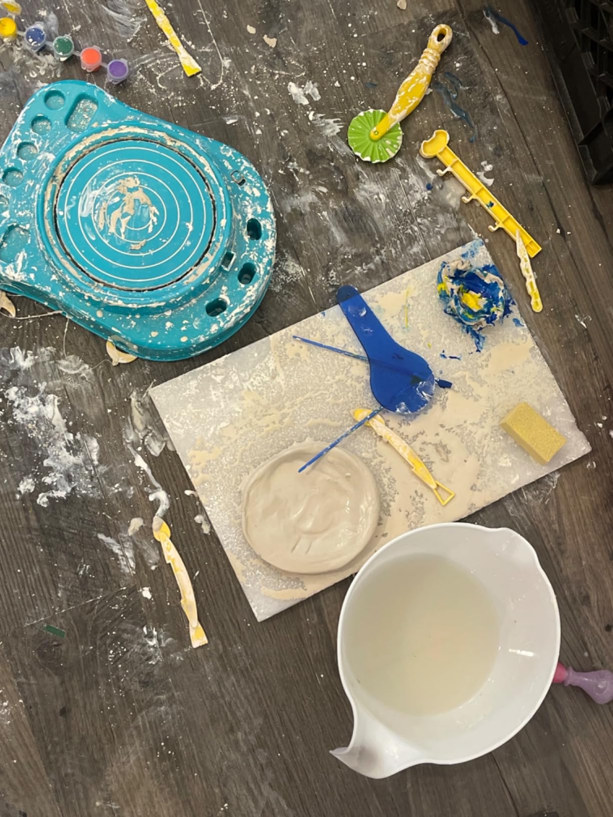 Faber-Castell Pottery Studio: Create Your Own Pottery Designs with Kid-Friendly Pottery Wheel, Air-Dry Clay, Paints, Sculpting Tools & Step-by-Step Instructions for Kids (Ages 8+) customer photo 1