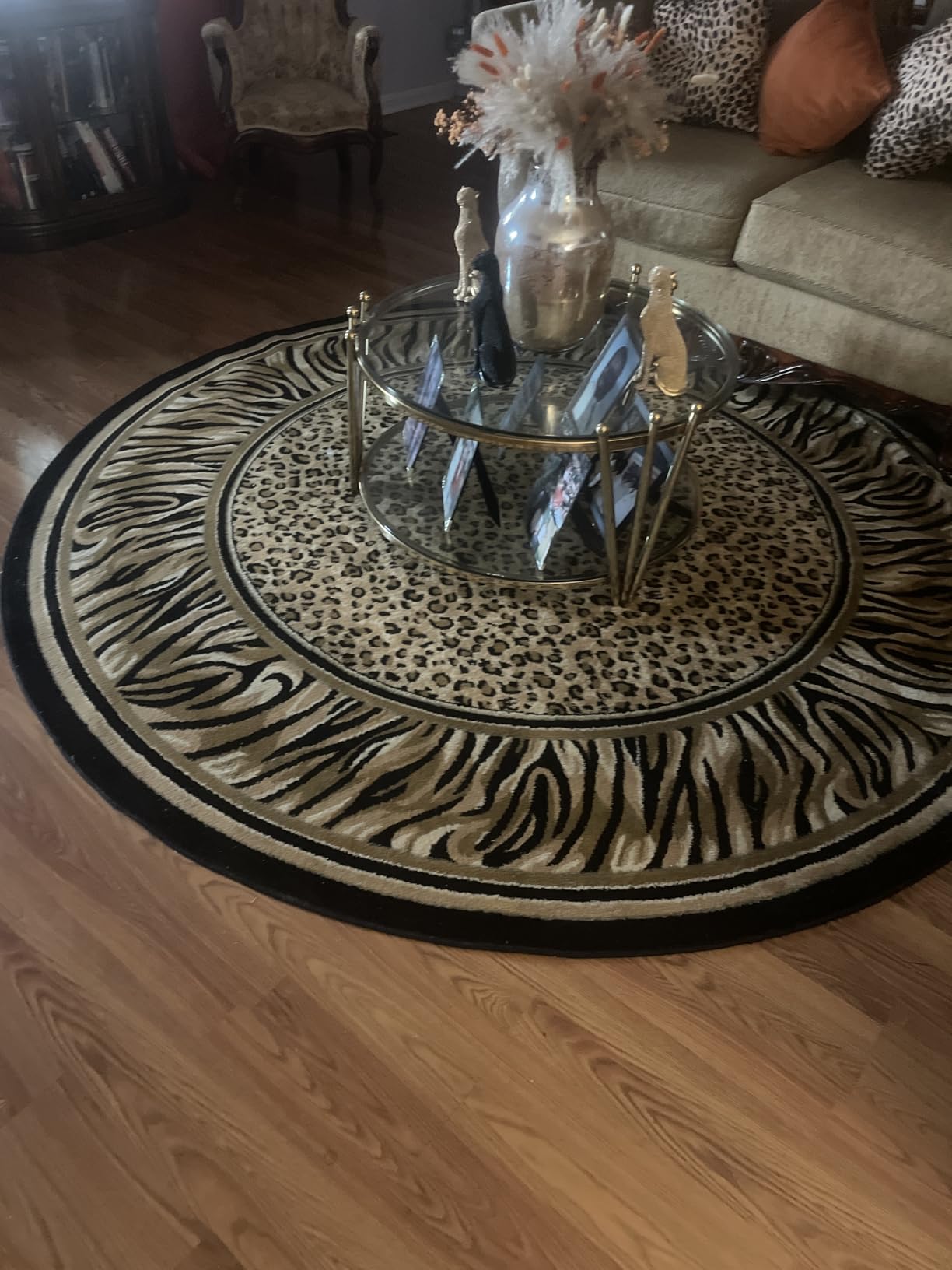 Unique Loom Wildlife Collection Animal Inspired with Cheetah Bordered Design Area Rug (7' 0 x 10' 0 Rectangular, Ivory/Black) customer photo 1