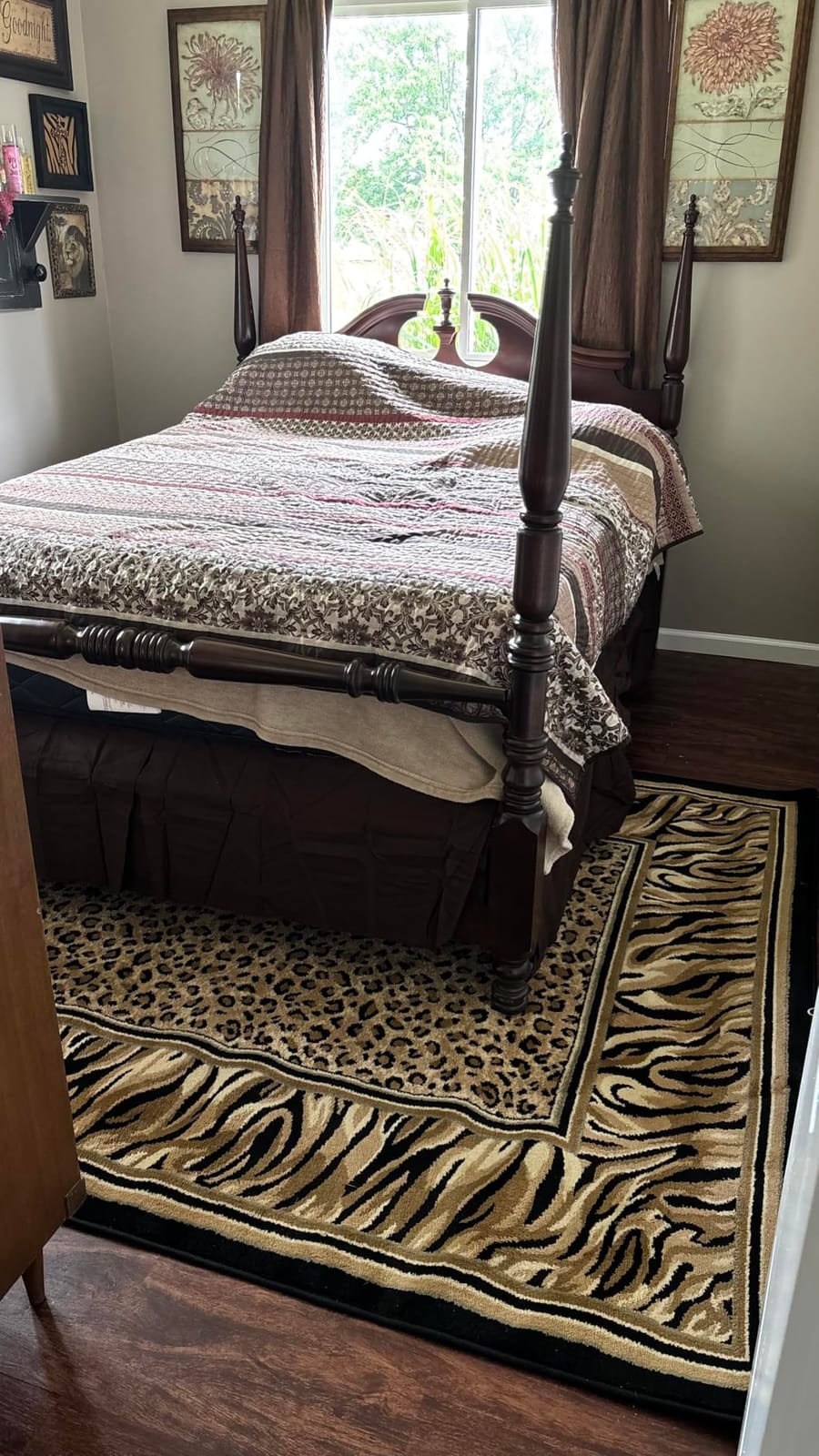 Unique Loom Wildlife Collection Animal Inspired with Cheetah Bordered Design Area Rug (7' 0 x 10' 0 Rectangular, Ivory/Black) customer photo 2