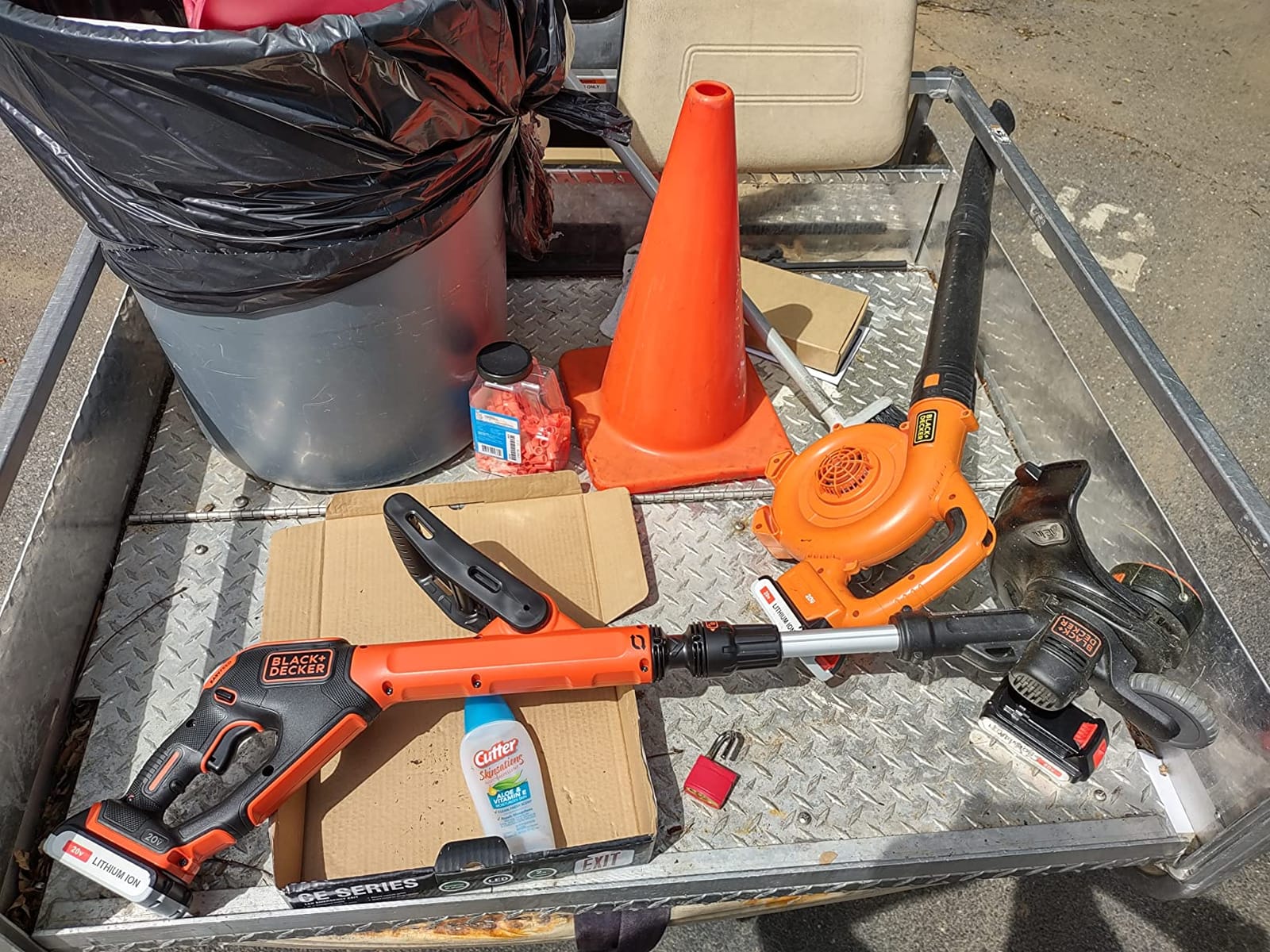 BLACK+DECKER 20V* MAX String Trimmer and Edger, EASYFEED Weed Wacker, 12 Inch Cutting Width, 2 Speed Control Weed Eater, (1) Battery and Charger Included (LSTE523) customer photo 2