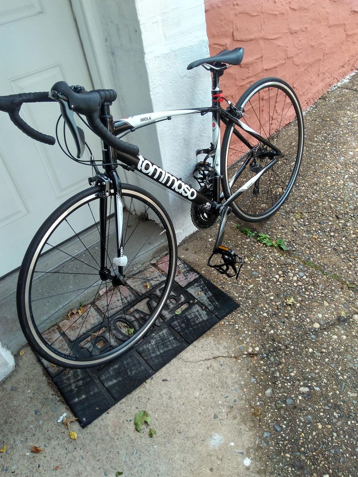 Tommaso Imola - Sport Bike Performance Aluminum Road Bike, Shimano Claris 24 Speeds Road Bicycle Men Road Bikes for Mens customer photo 1