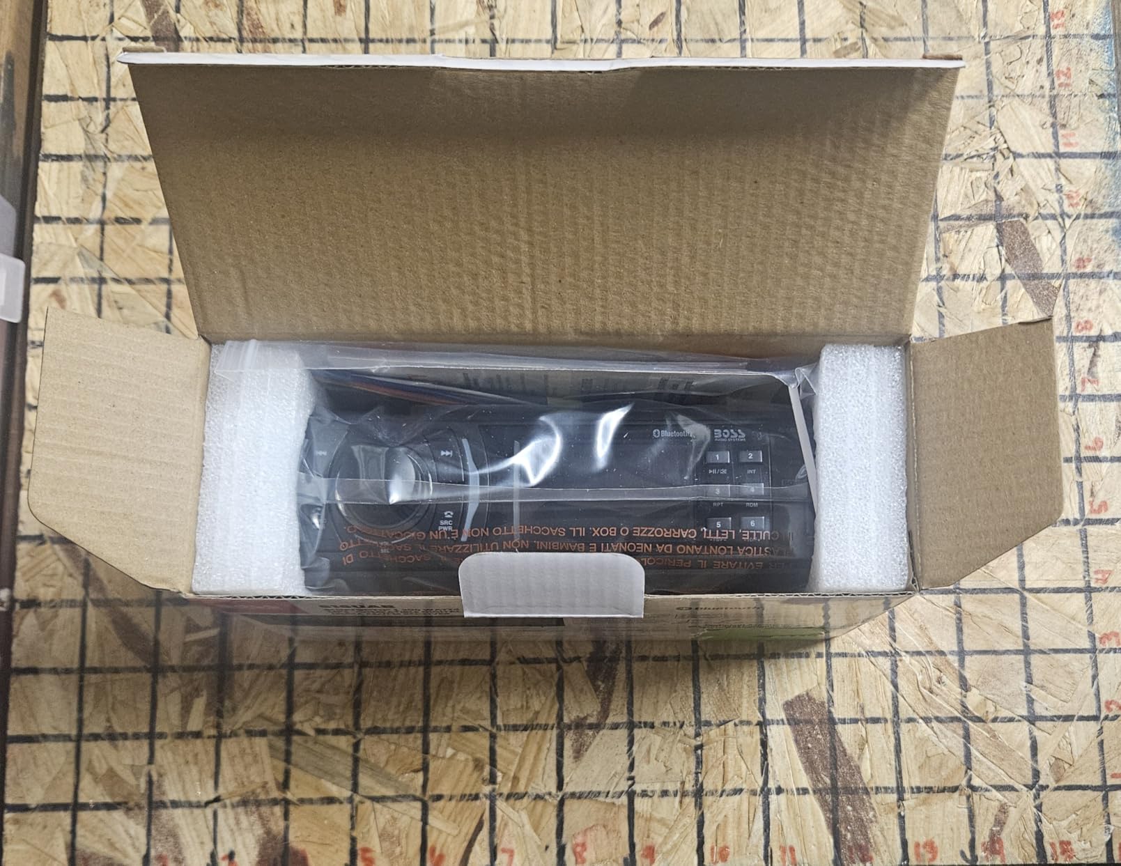 BOSS Audio Systems 616UAB Single DIN Bluetooth Car Stereo, No DVD, USB customer photo 1