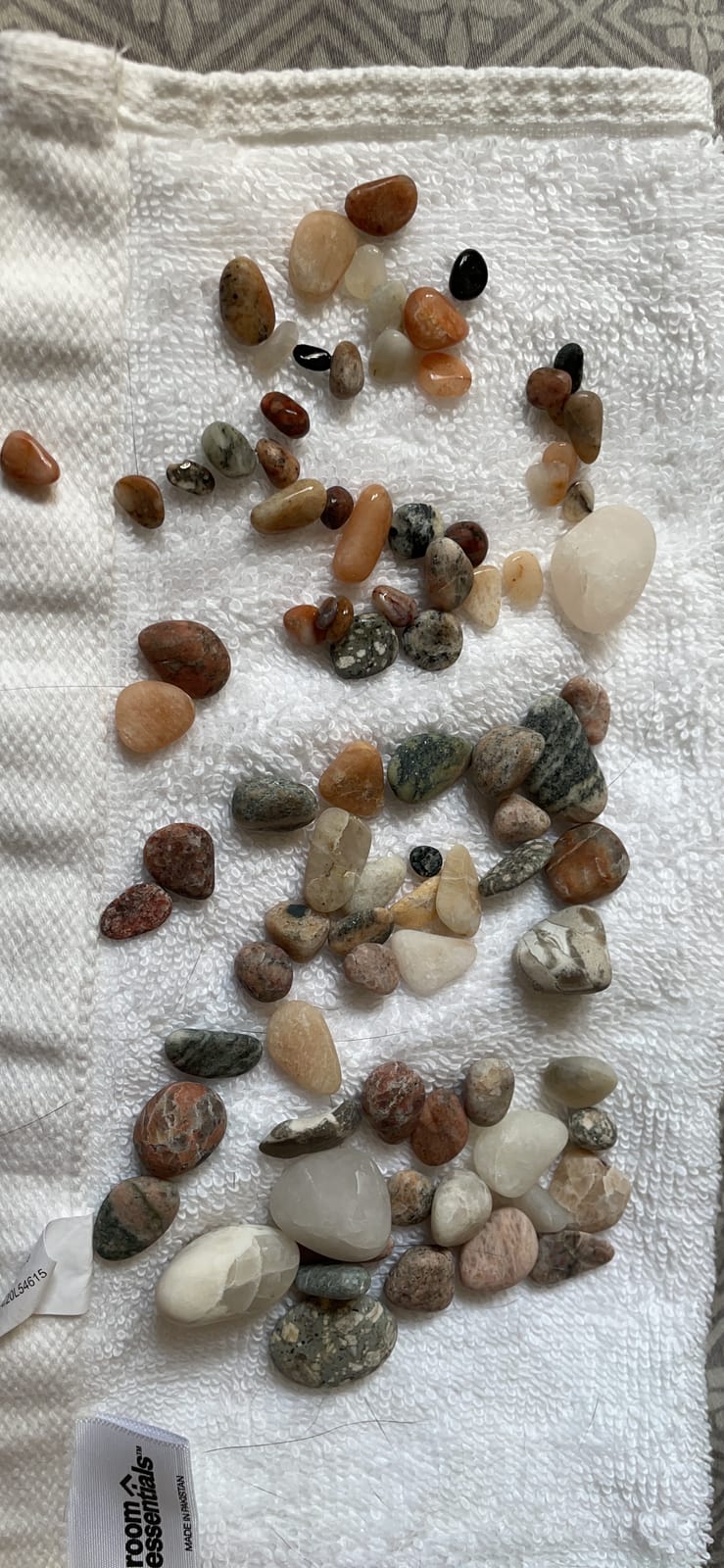 National Geographic Starter Rock Tumbler Kit for Kids and Adults | Leak-Proof Rubber Barrel, 1/2 Lb. Rough Gemstones, 4-Stage Polishing Grit, Jewelry Fastenings, Geology Hobby, Birthday Gift customer photo 1