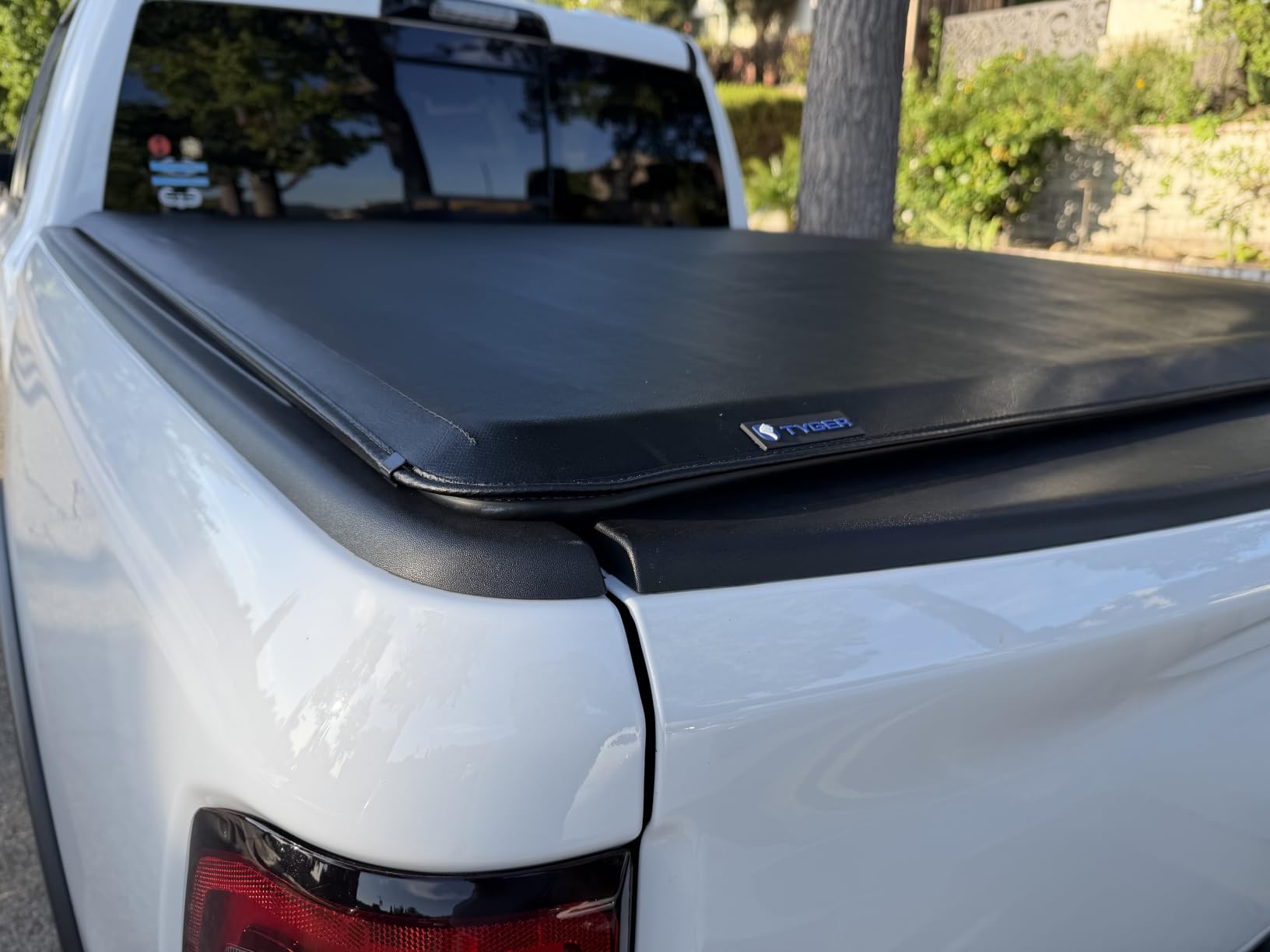 Tyger Auto T1 Soft Roll-up Truck Bed Tonneau Cover Compatible with 2009-2018 Dodge Ram 1500; 2019-2025 Classic | 5'7