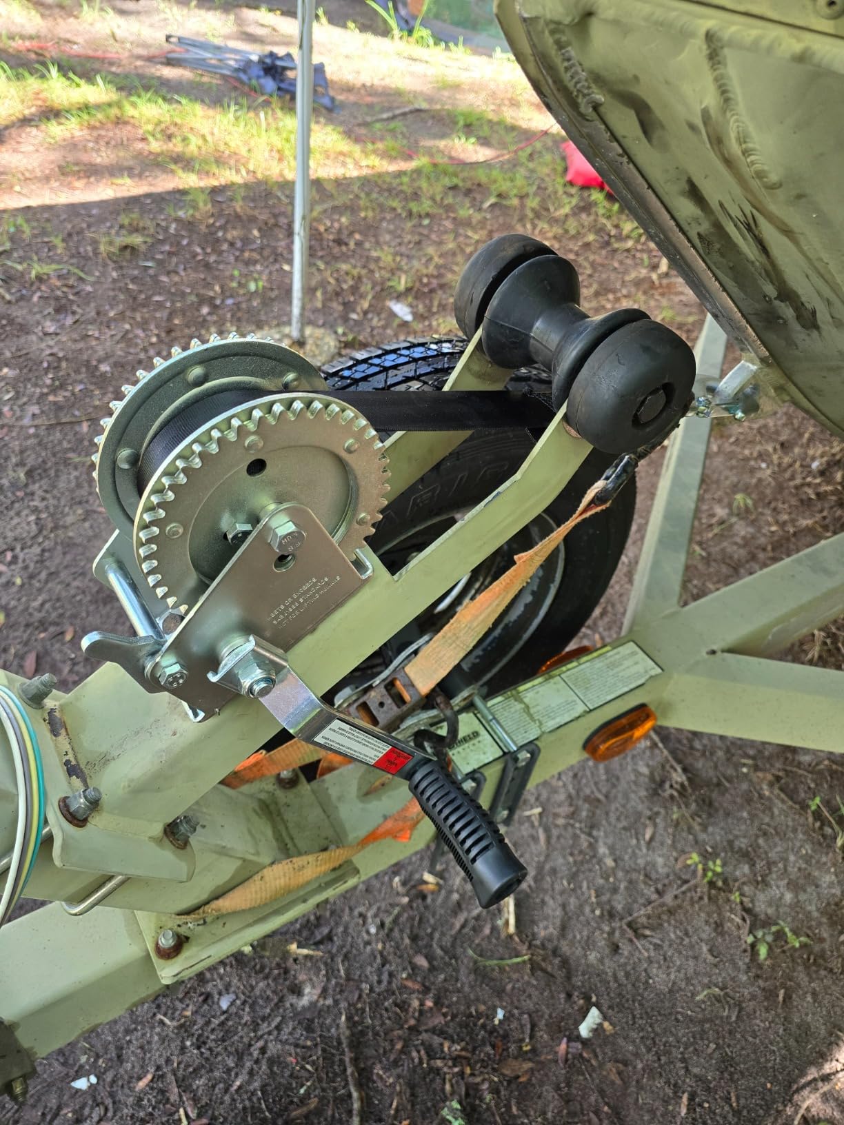 Camco 2000lb Boat Trailer Winch - Manual Hand Crank Boat Winch Features 20-Foot Strap & 2-Way Ratchet - 2,000lb Weight Capacity - Boat Trailer Accessories (50000) customer photo 1