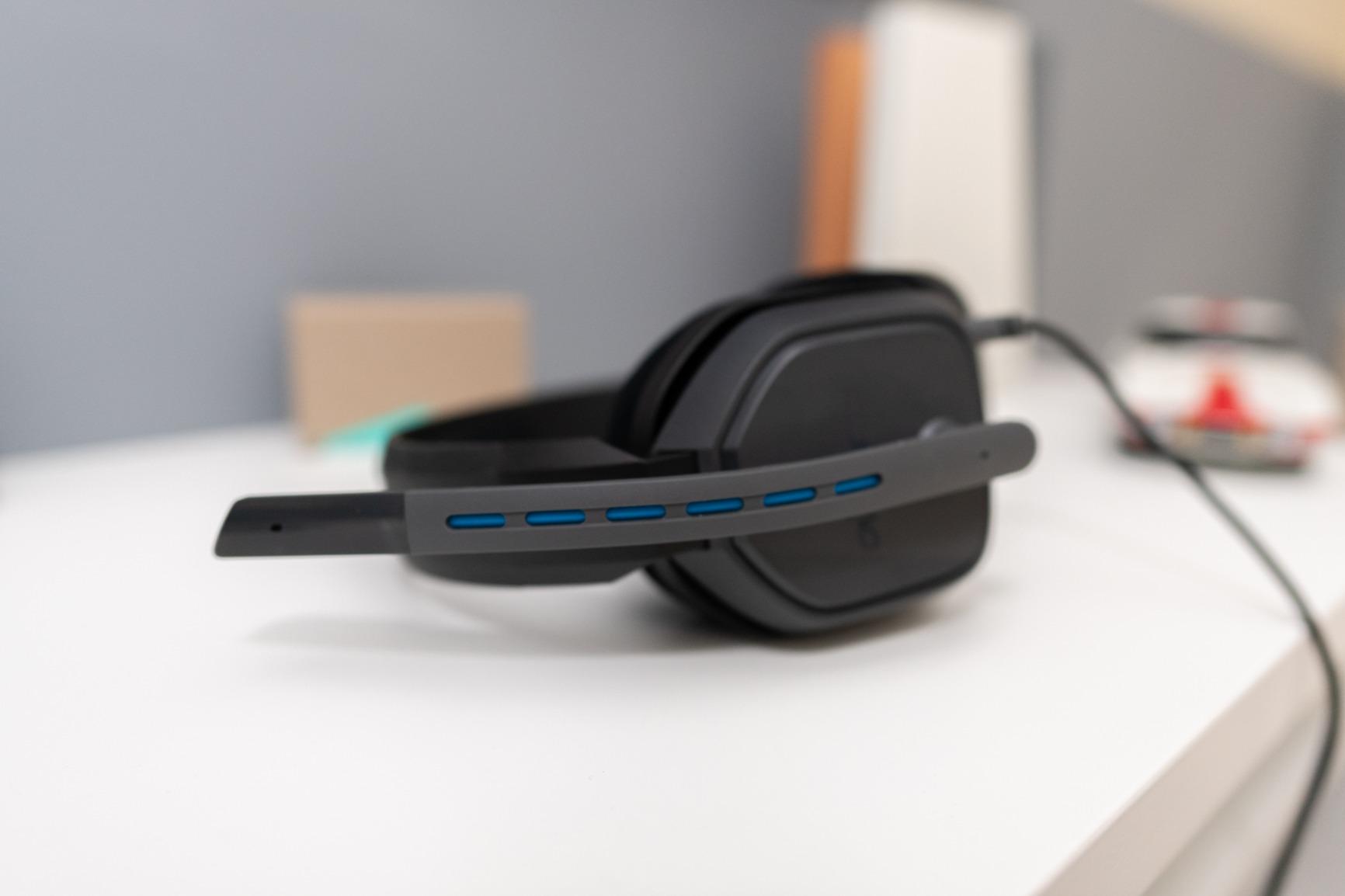 ASTRO Gaming A10 Wired Gaming Headset, Lightweight and Damage Resistant, ASTRO, 3.5 mm Audio Jack, for Xbox Series X|S, Xbox One, PS5, PS4, Nintendo Switch, PC, Mac- Black/Blue customer photo 2