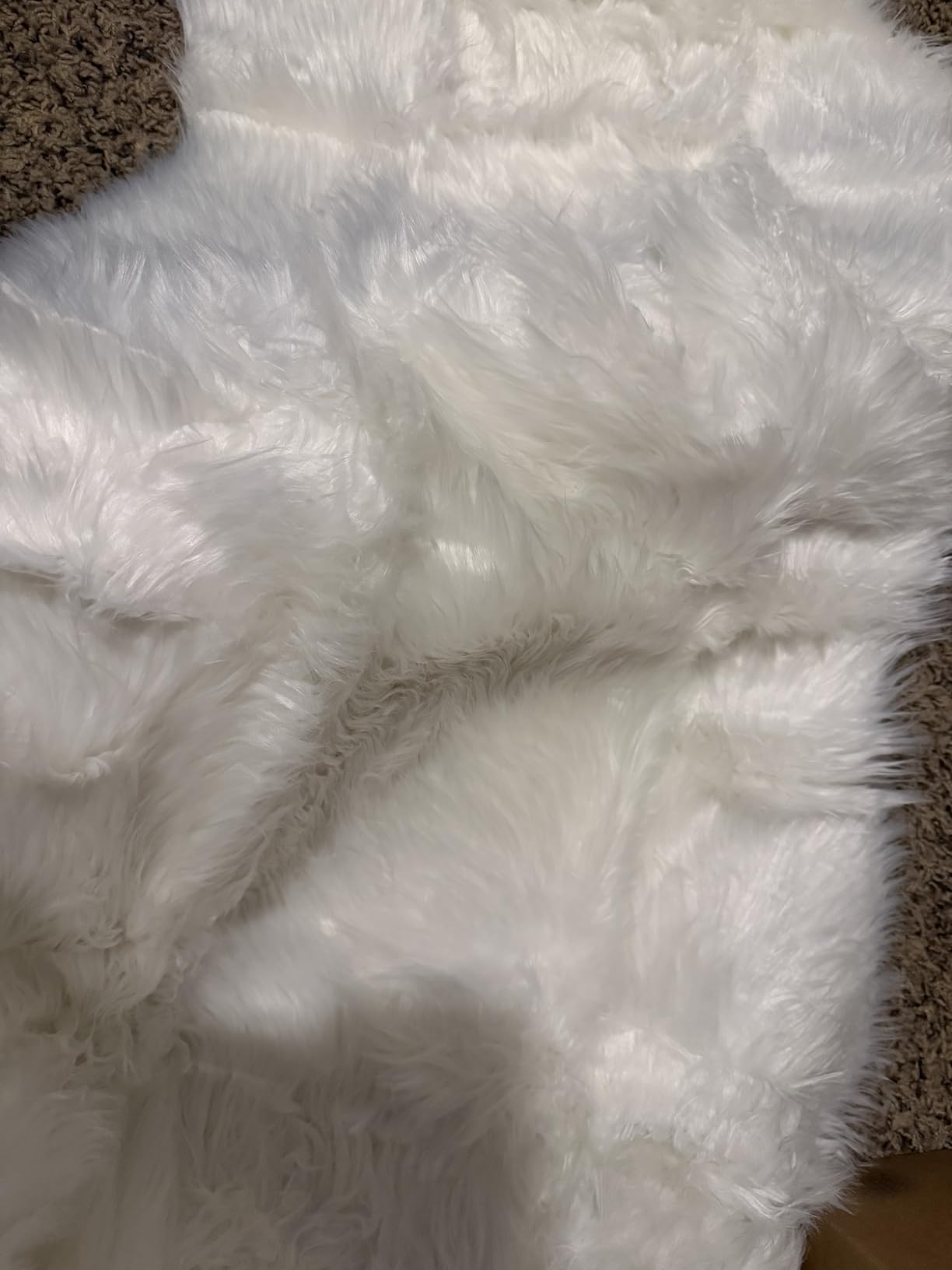 Ashler Faux Fur Rug, White, 2x3 Ft, Machine Washable customer photo 1