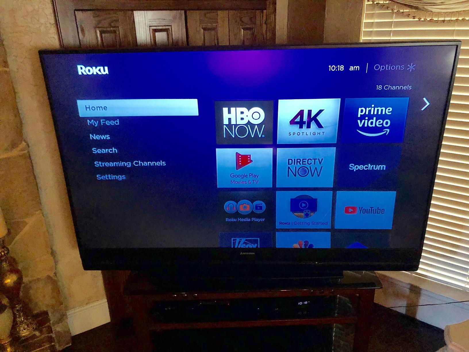 Roku Ultra | 4K/HDR/HD Streaming Player with Enhanced Remote (Voice, Remote Finder, Headphone Jack, TV Power and Volume), Ethernet, Micro SD and USB (2017) customer photo 1