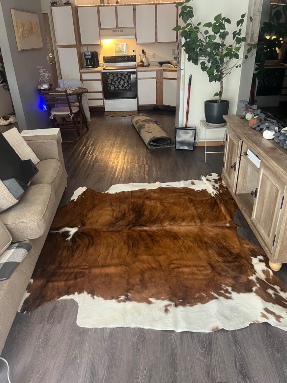 HIDES BAZAAR Brown Brindle Cowhide Rug 6x8 ft, Real Hair on Hide Area Rug customer photo 2