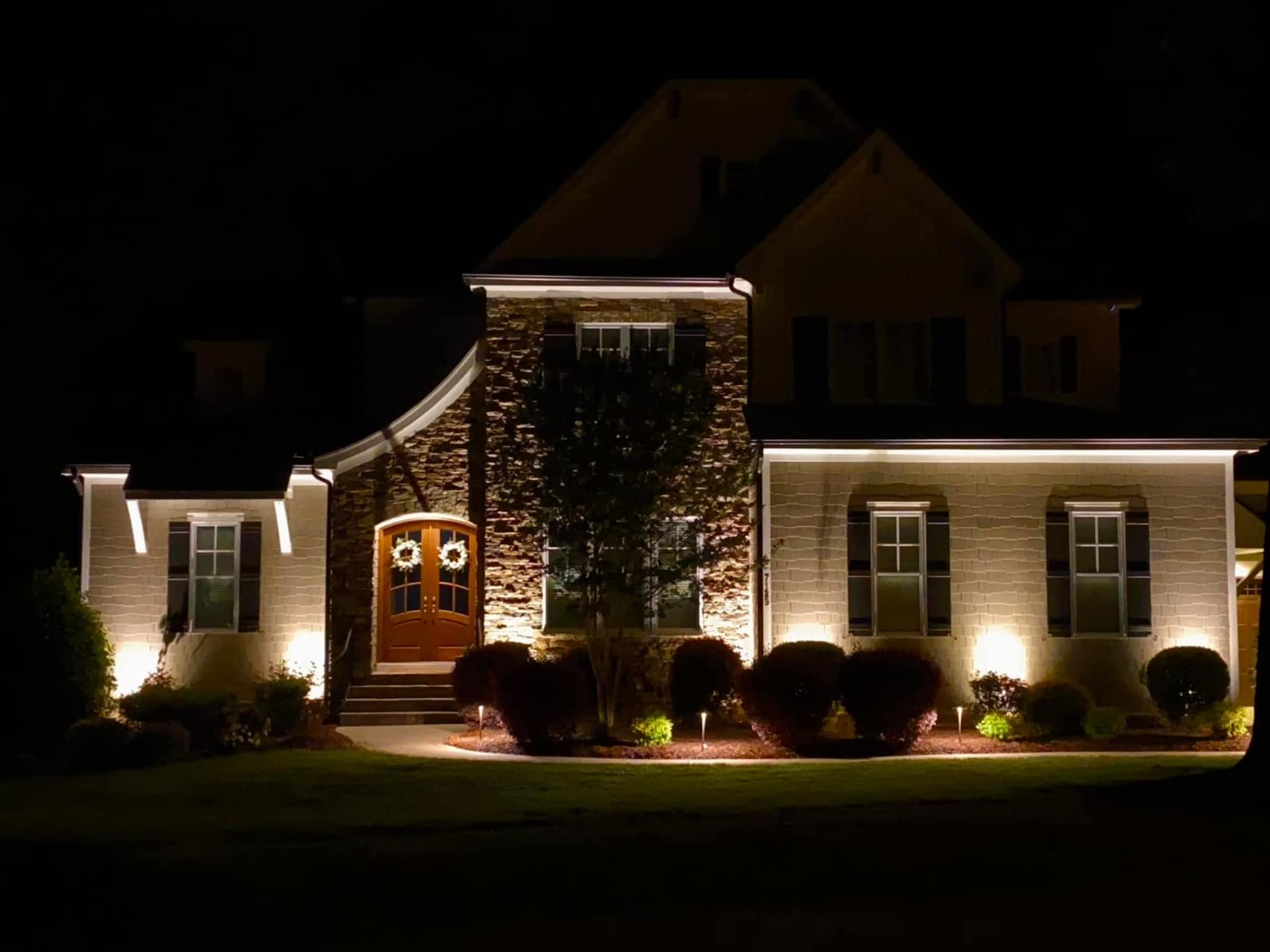 VOLT 12V LED Landscape Lighting Kit (8 Spotlights, 4 Path Lights), Bronze customer photo 1