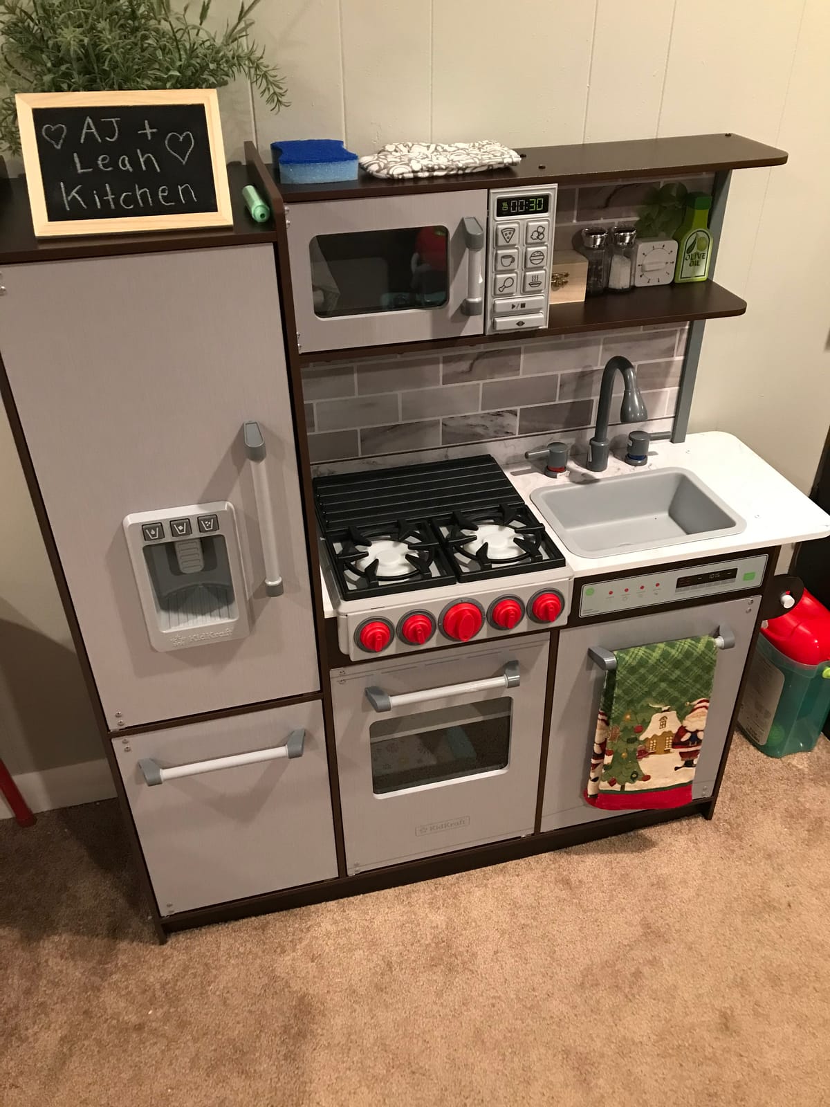 KidKraft Uptown Elite Espresso Play Kitchen with EZ Kraft Assembly, Lights and Sounds, Working Ice Maker and Click and Turn Knobs, Gift for Ages 3+ customer photo 1
