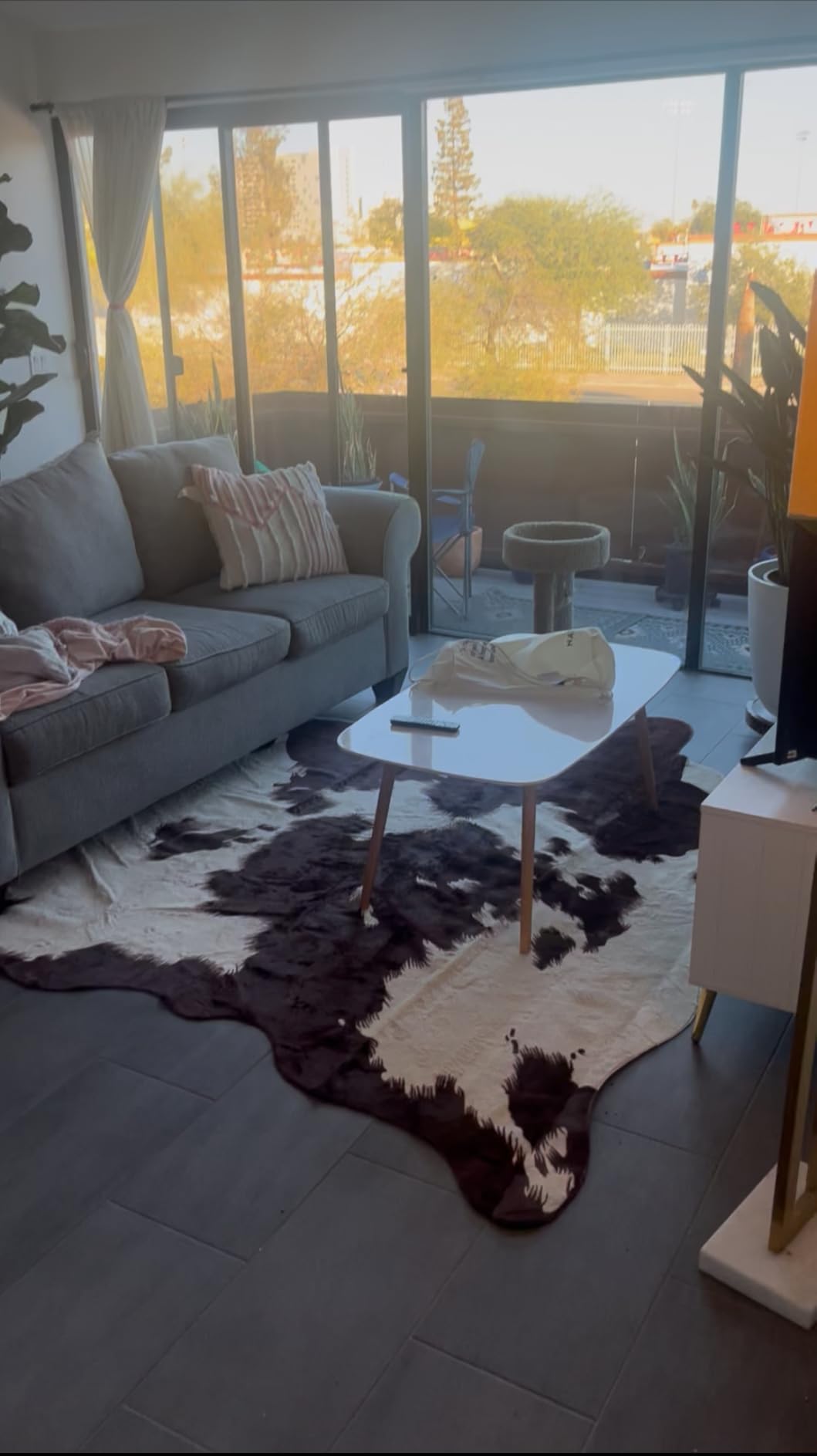 Faux Cowhide Rug 4'7