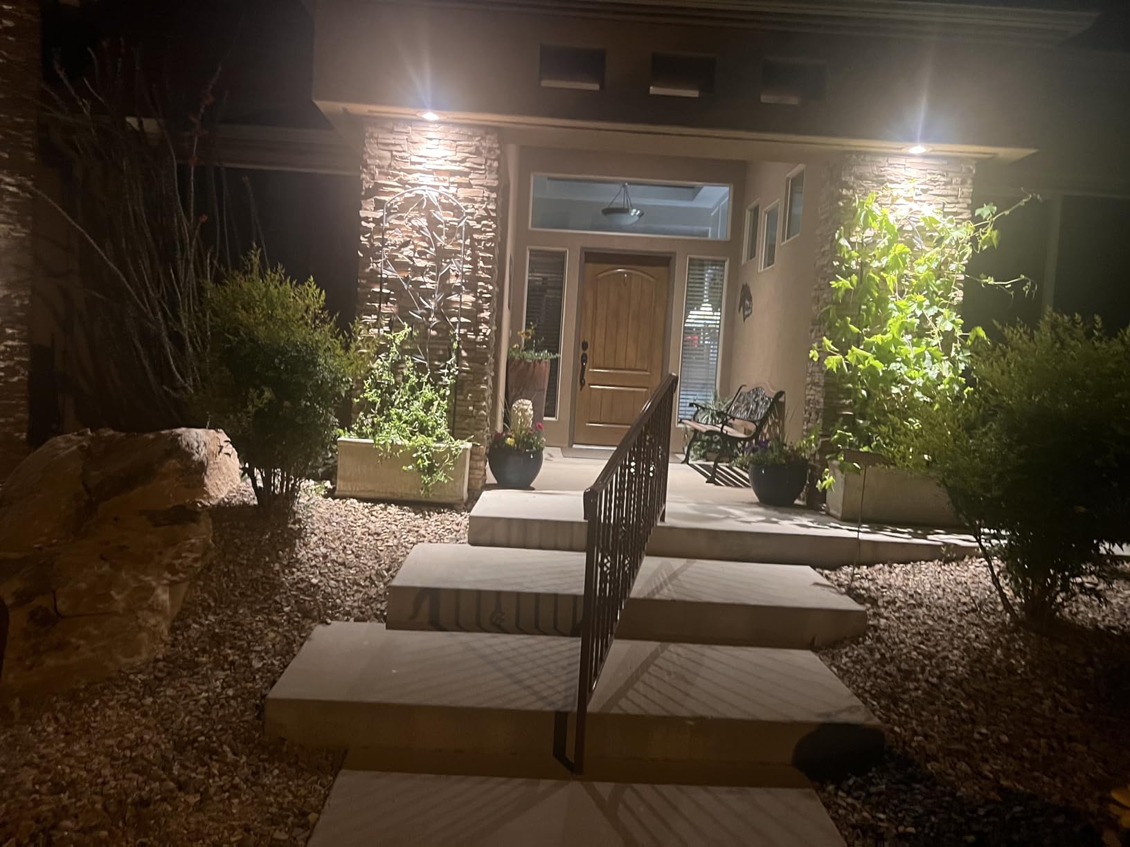 Sunco 4 Pack PAR30 LED Bulbs, Dusk to Dawn Flood Light, 11W, E26 customer photo 2