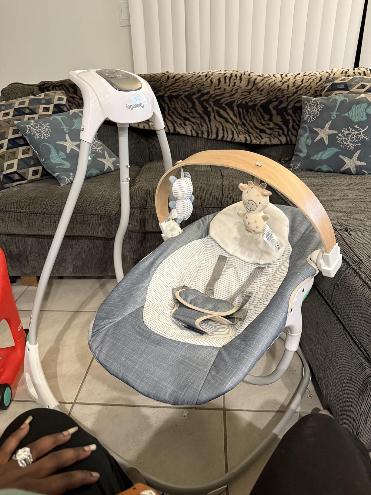Ingenuity SimpleComfort Lightweight Compact 6-Speed Multi-Direction Baby Swing, Vibrations & Nature Sounds, 0-9 Months 6-20 lbs (Pink Cassidy) customer photo 1
