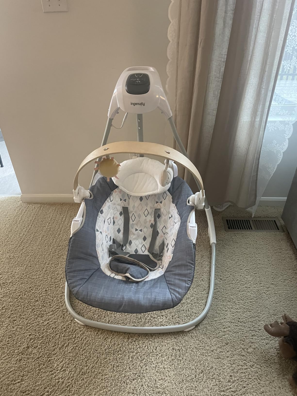 Ingenuity SimpleComfort Lightweight Compact 6-Speed Multi-Direction Baby Swing, Vibrations & Nature Sounds, 0-9 Months 6-20 lbs (Pink Cassidy) customer photo 2