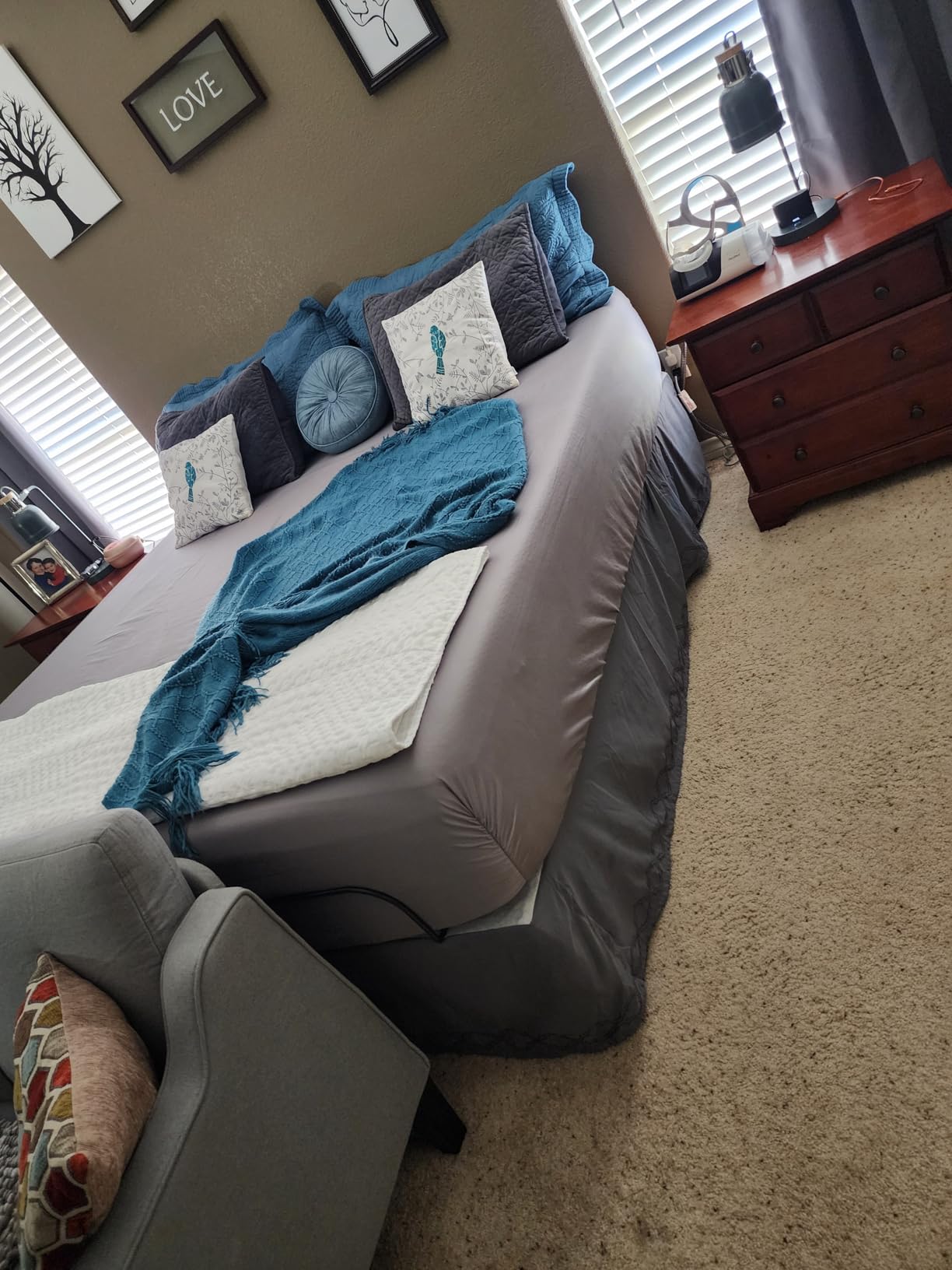 Sven & Son Classic Adjustable Bed Base, Head and Foot Lift, Massage, Under-Bed Lights, USB, Memory, Zero Gravity Smart Frame - Queen customer photo 2