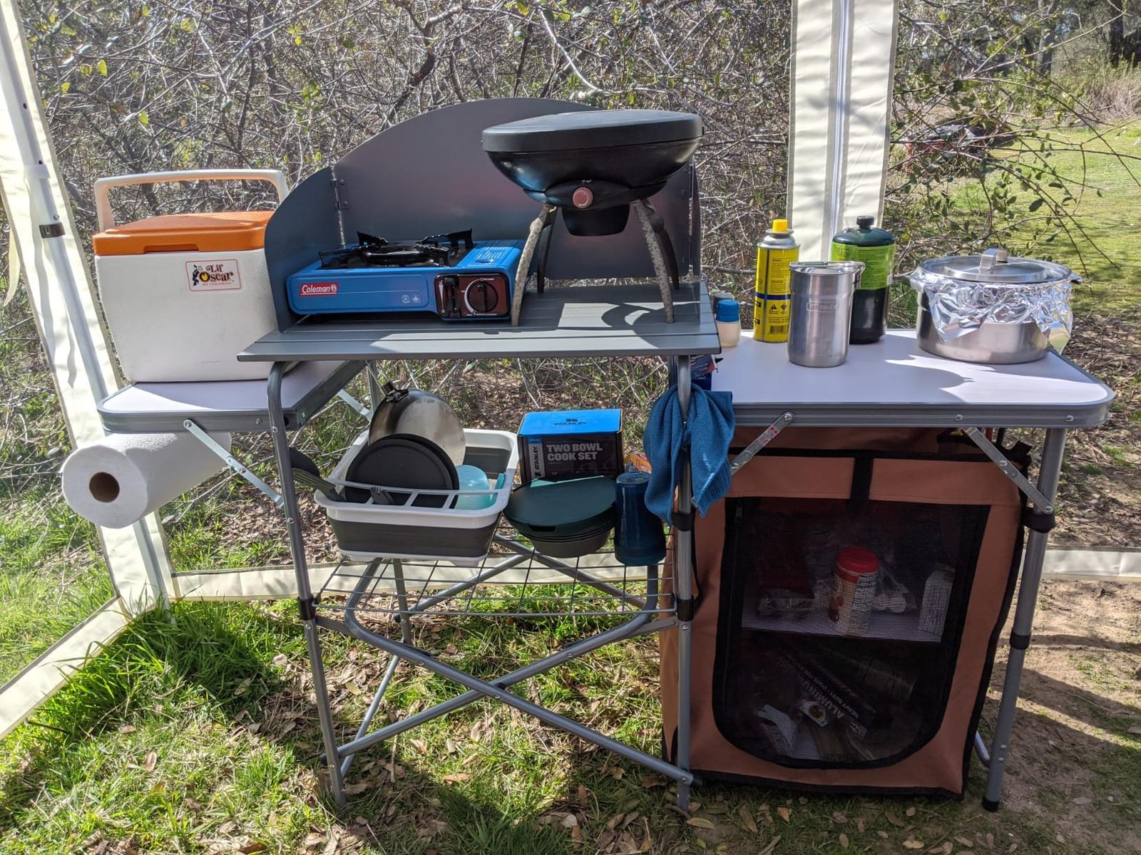 Giantex Folding Grill Table with 26'' Tabletop and Detachable Windscreen, Aluminum Portable Camp Cook Station Carry Bag Quick Set-up, BBQ Camping Picnic Backyard Outdoor Camping Kitchen Table (Brown) customer photo 1