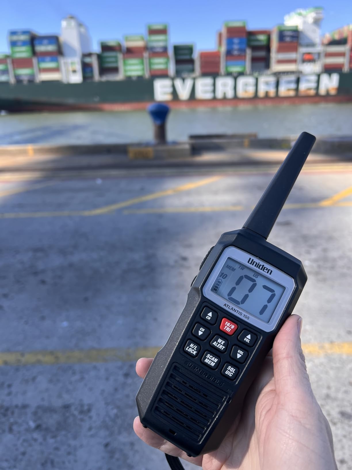 Uniden Atlantis 155 Handheld Two-Way VHF Marine Radio, Floating IPX8 Submersible Waterproof, Dual-Color Screen, All USA/International/Canadian Marine Channels, NOAA Weather Alert, 10 Hour Battery customer photo 1