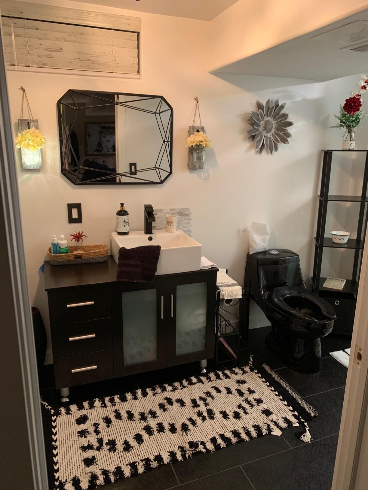 Kate and Laurel Keyleigh Modern Glam Geometric Shaped Metal Accent Wall Mirror, Gold customer photo 1