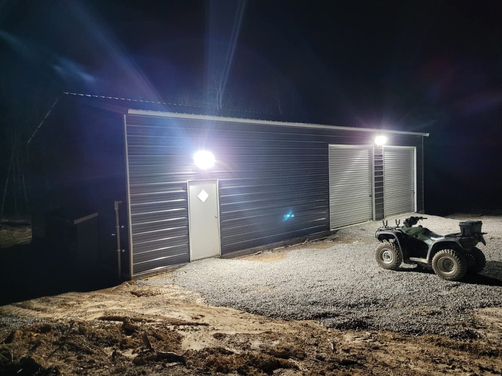 Onforu 80W Dusk to Dawn Outdoor Lighting,8000LM Black Flood Lights Outdoor,IP65 Waterproof Exterior Security LED Light,3 Adjustable Heads Photocell Light Fixture,6500K Floodlight for Garage,Patio,Yard customer photo 2