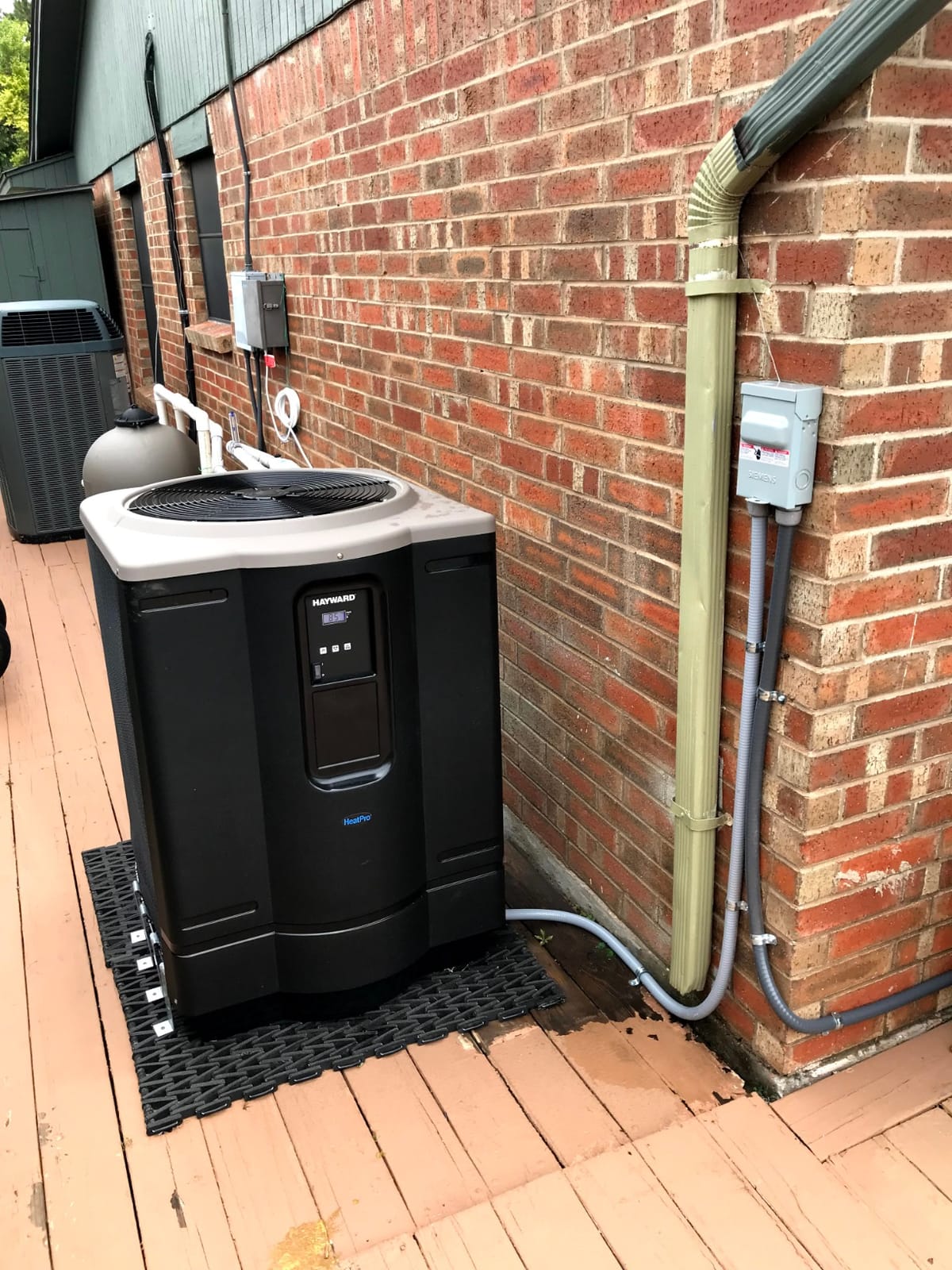 Hayward HeatPro Pool Water Heat Pump Heater for Inground Pools, 140,000 BTU customer photo 1