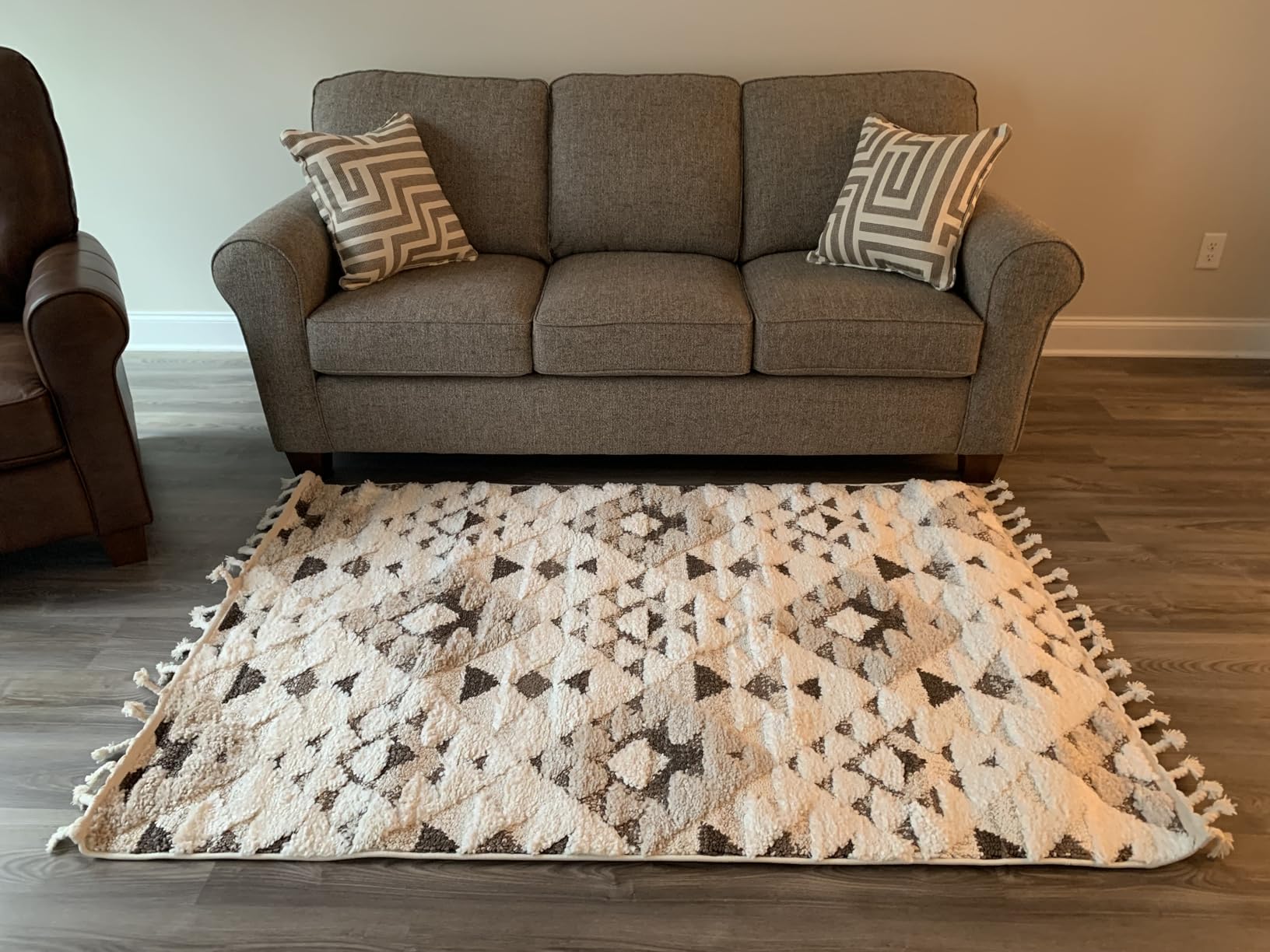 SAFAVIEH Area Rug 8x10 - Moroccan Tassel Shag Collection - Large - Ivory & Brown, Non-Shedding & Easy to Clean, Plush High-Low Texture, Ideal for Living Room, Bedroom, Dining Space (MTS688A) customer photo 2