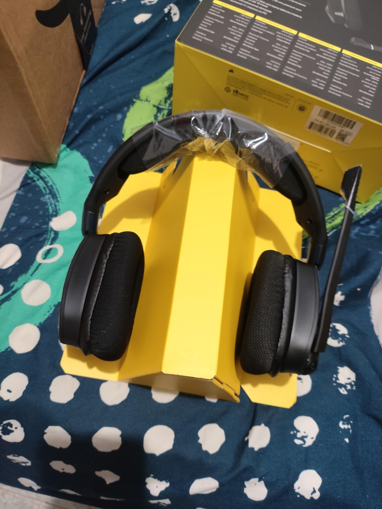 Corsair Void RGB Elite Wireless PC PS5 PS4 Mac Gaming Headset – White customer photo 1