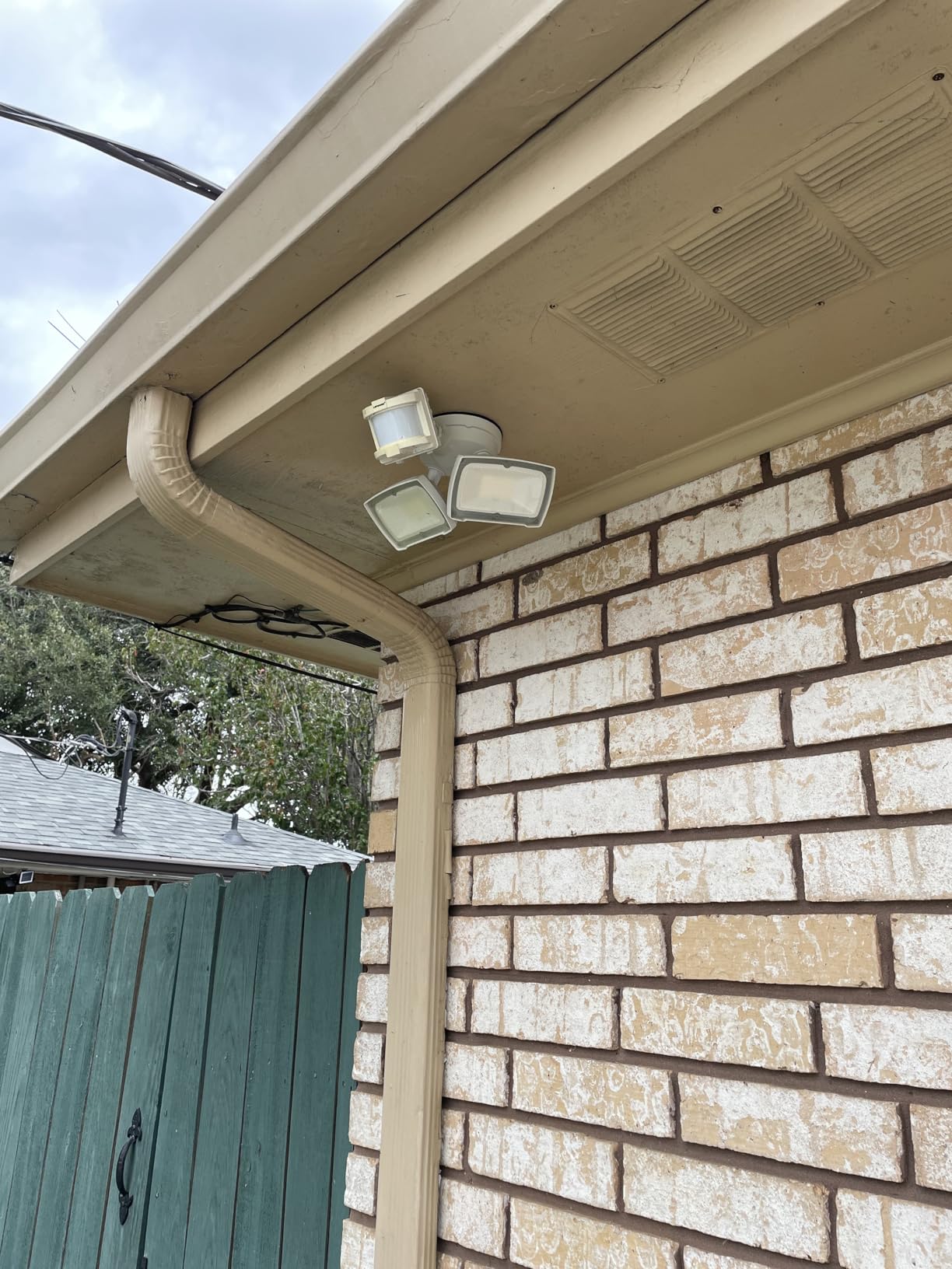 LEPOWER Hardwired LED Security Lights Motion Sensor Outdoor, 40W 4000LM customer photo 1
