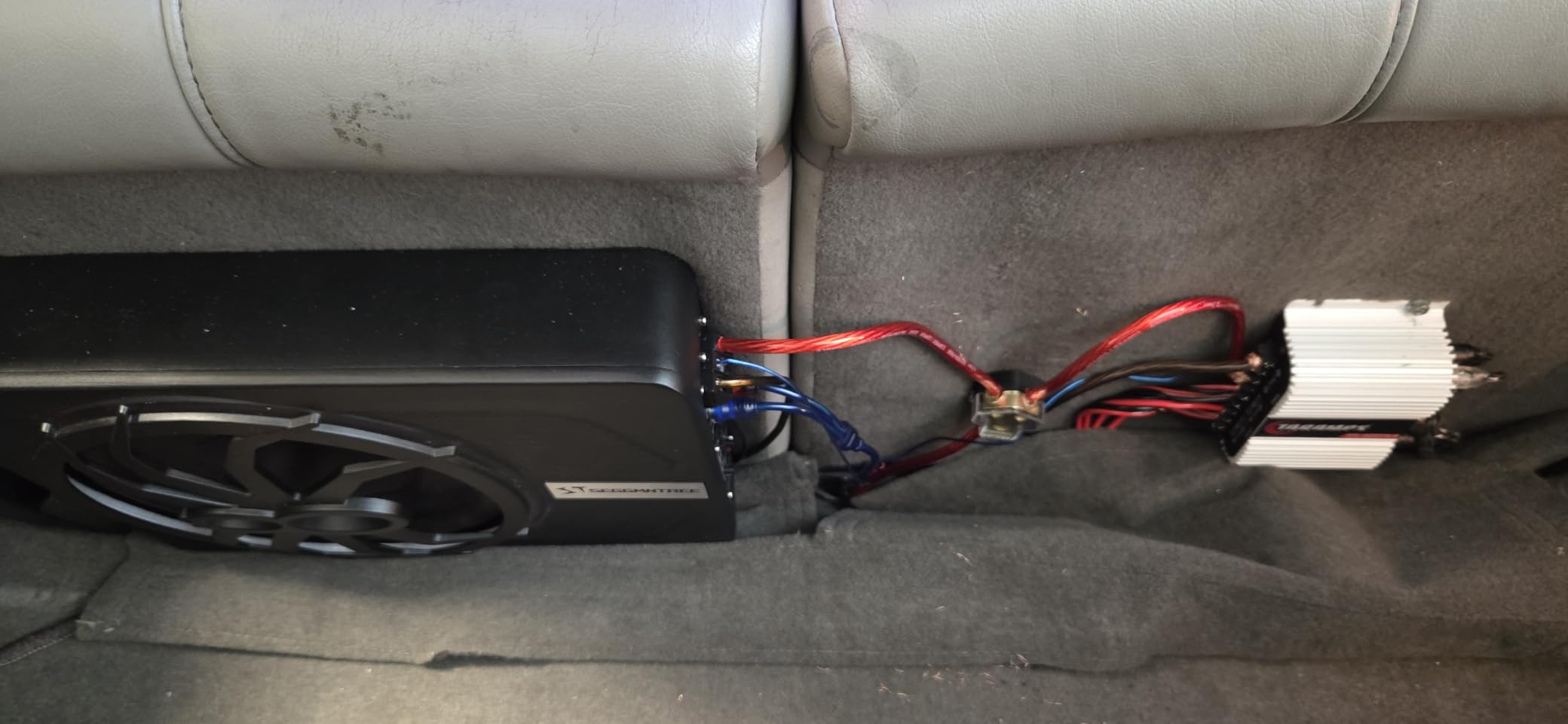 Taramps TS 400x4 400 watts RMS 4 Channels Full Range Car Audio Amplifier, 2 Bridged Channels, RCA Input Class D, Output Power, Multichannel Amplifier System, Small - TS400X4 | Bridgeable outputs, built-in HPF/LPF crossovers and RCA inputs provide flexible system design and precise sound tuning. customer photo 1