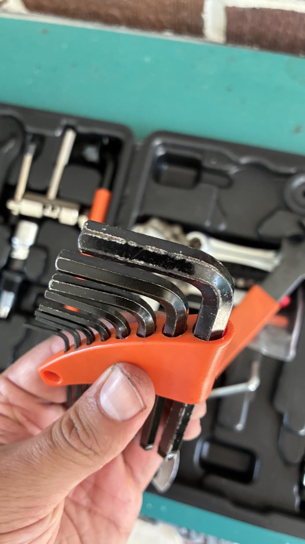 YBEKI Professional Bike Repair Tool Kit with Hard Case - Complete Maintenance Set for Mountain & Road Bikes, Includes Ratchet, Chain Tool, Crank Puller, Tire Bead Breaker, Multi-purpose Pliers customer photo 2