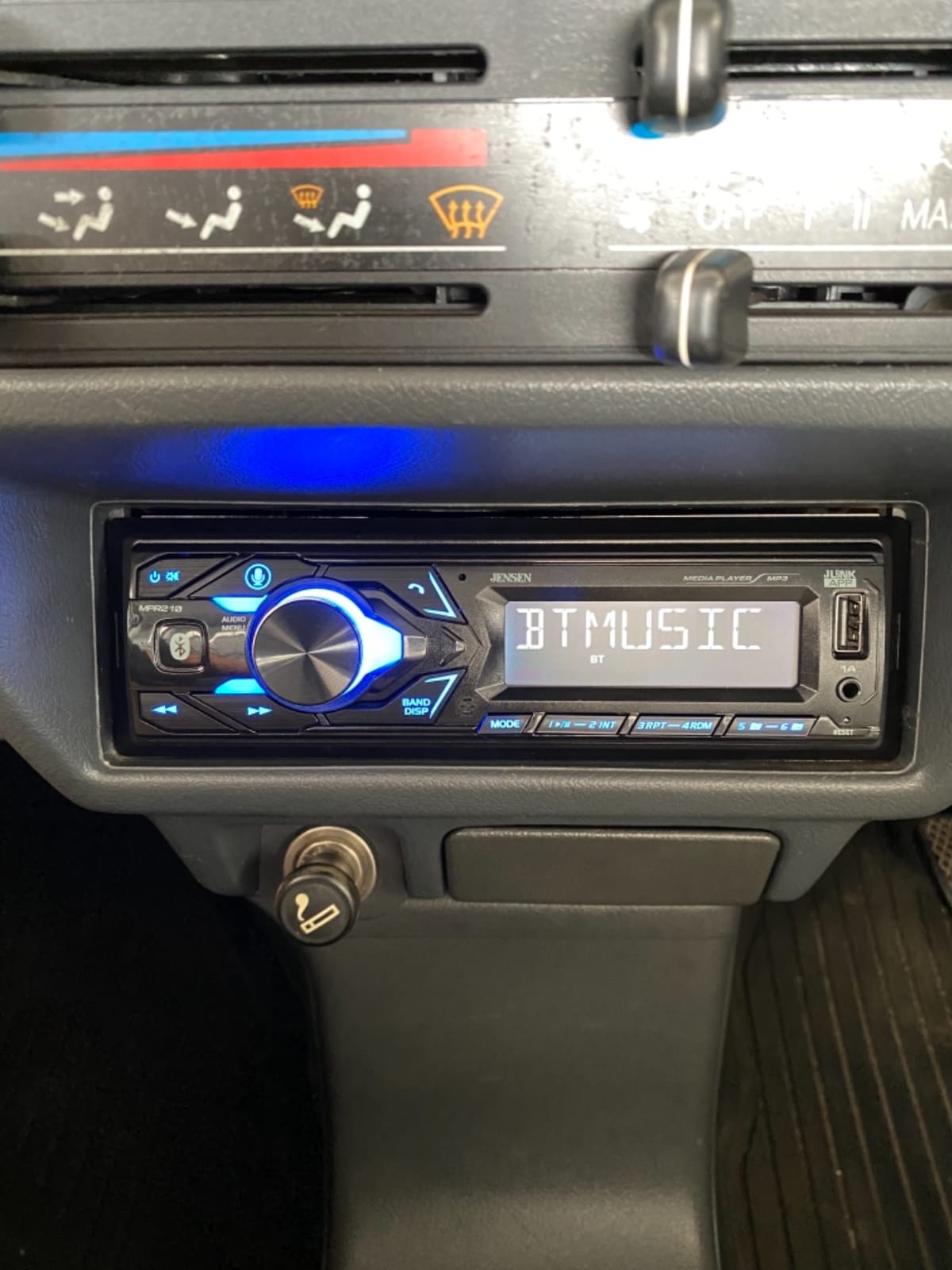 Jensen MPR210 Single DIN Bluetooth Car Stereo, Hands-Free, AM/FM, USB | Bluetooth hands-free calling and streaming, push-to-talk assistant, USB playback and charging customer photo 2