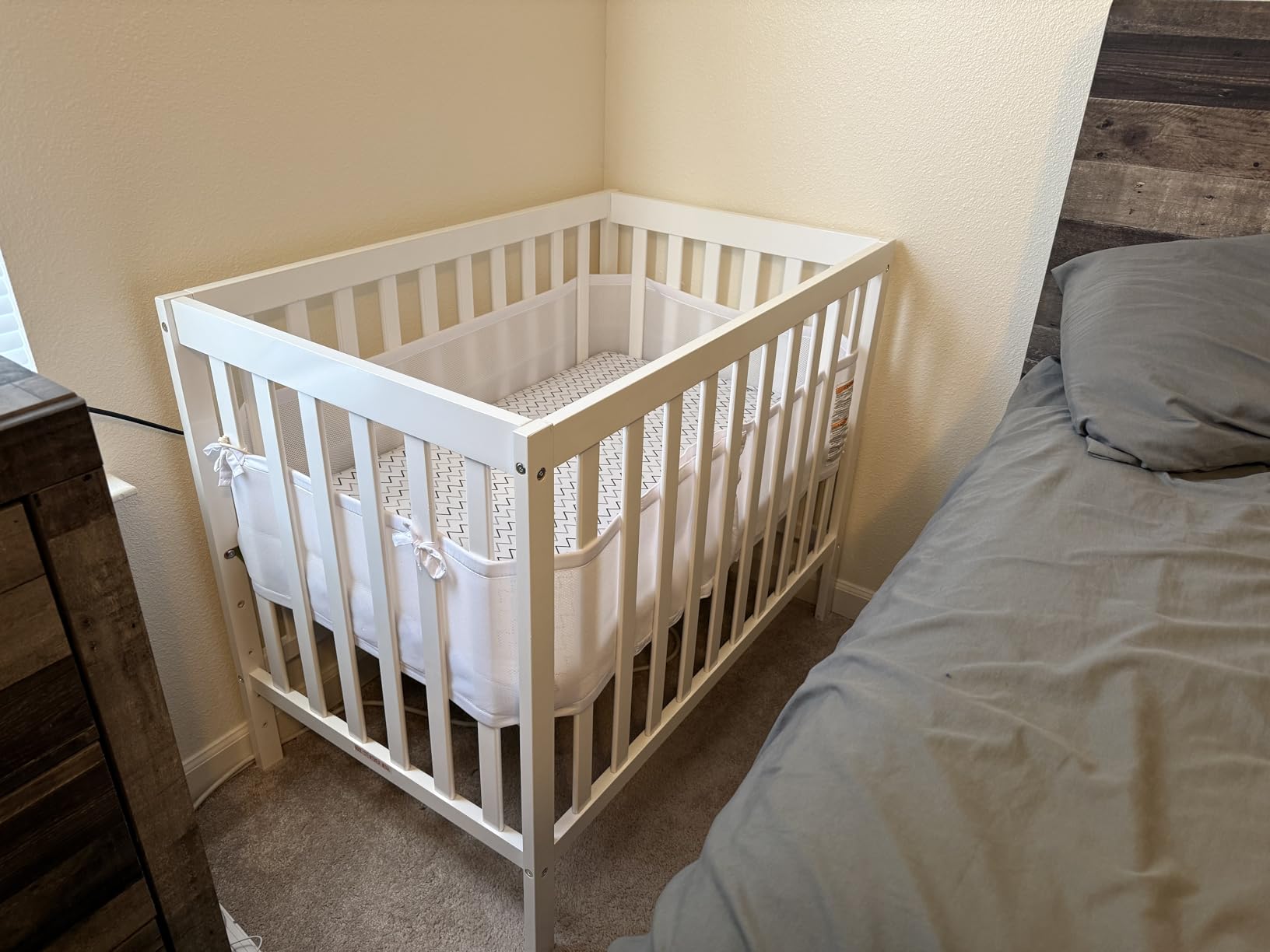 Dream On Me Edgewood 4-in-1 Convertible Mini Baby Crib in Cool Grey, GreenGuard Gold & JPMA, Non-Toxic, Compact 40x25x33 inch Design, Converts to Mini Daybed & Twin Bed, 1 inch Mattress Pad customer photo 1