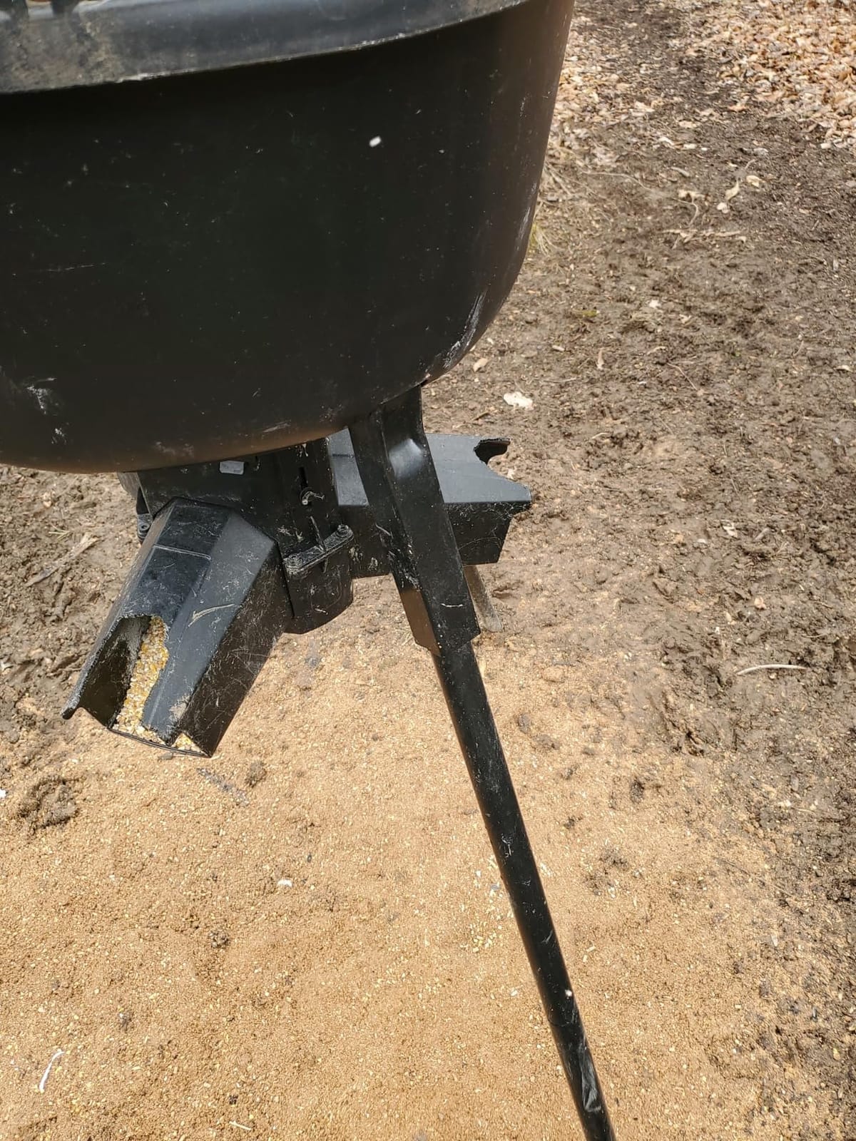 American Hunter 30-Gallon Nesting Hopper Gravity Deer Feeder – Maintenance-Free Tripod Game Feeder customer photo 2