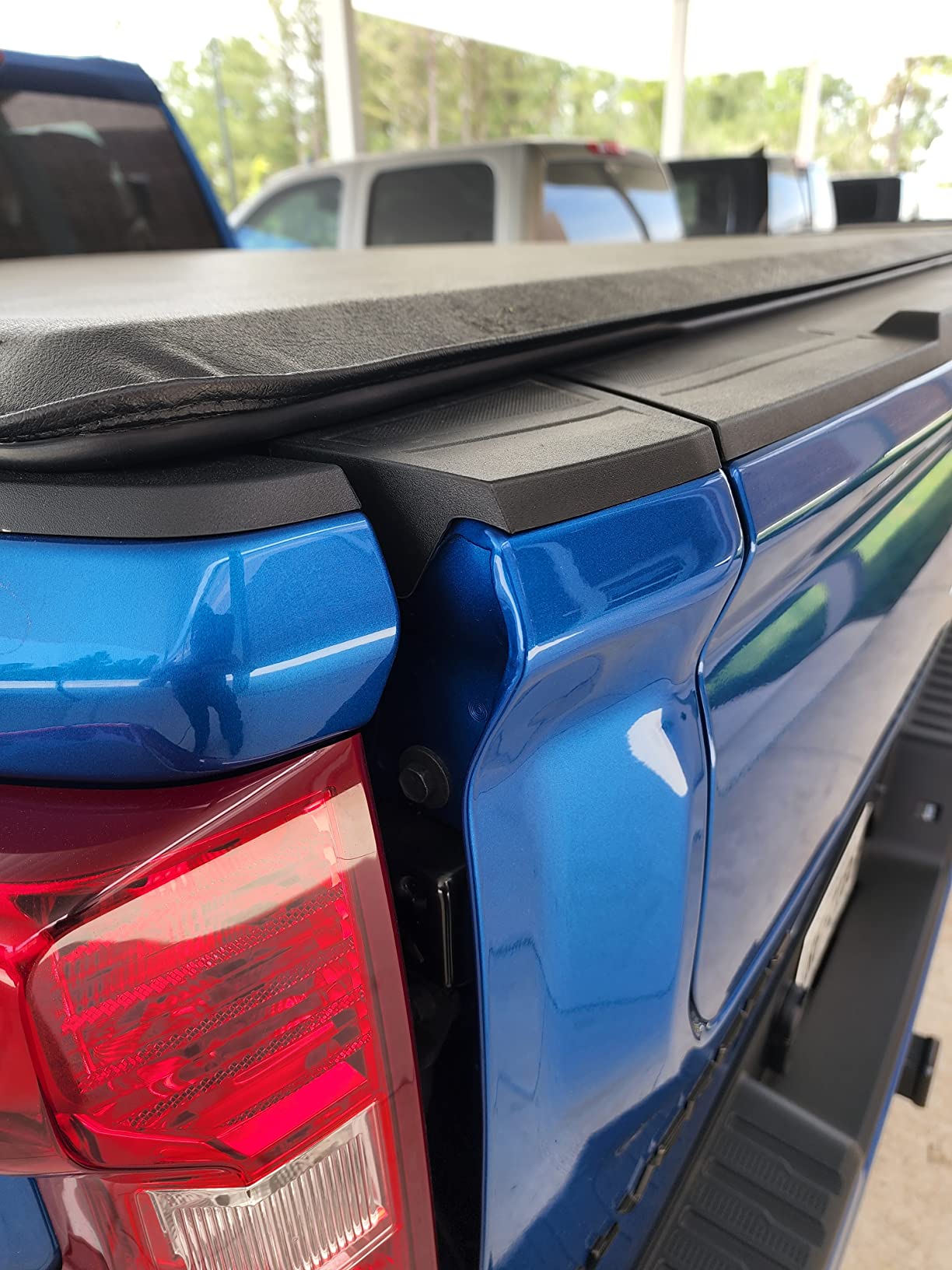 Amazon Basics Soft Roll-Up Truck Bed Tonneau Cover, 6.5 ft, Water-Resistant, Works with Bed Liners for 2014-2019 Chevy Silverado, GMC Sierra 1500, 2015-2018 Silverado Sierra 2500 3500 HD, Fleetside customer photo 2