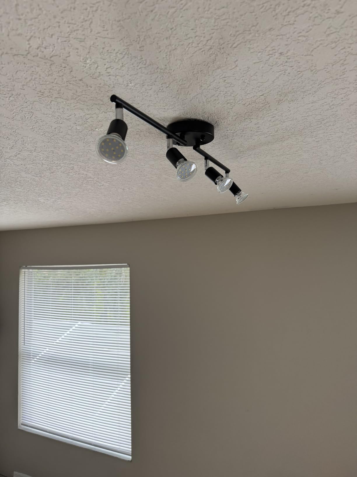 Unicozin LED 4 Light Track Lighting Kit, 24.8'' Black 4 Way Ceiling Spot Lighting, Flexibly Rotatable Head, Track Light Included 4 x LED GU10 Bulb (4W, Daylight White 5000K, 400LM) customer photo 2