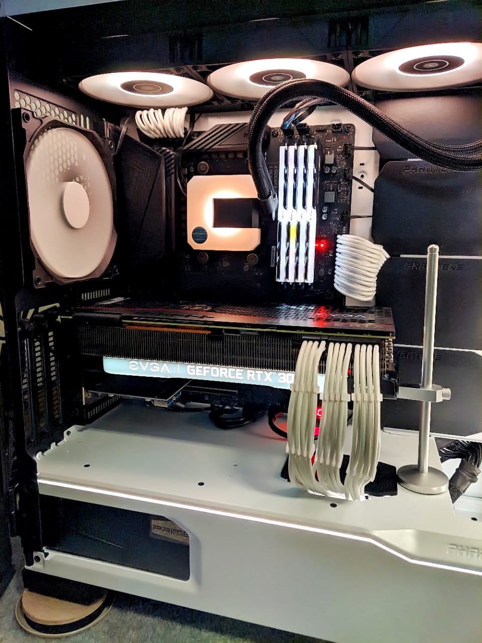 EVGA GeForce RTX 3090 FTW3 Ultra Gaming, 24GB GDDR6X, iCX3 Technology, ARGB LED, Metal Backplate, 24G-P5-3987-KR customer photo 2