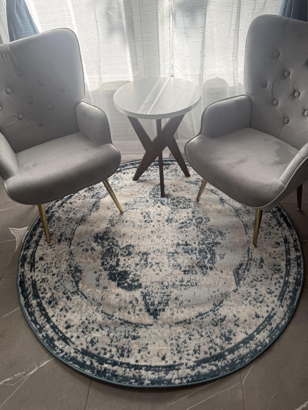 Unique Loom Sofia Collection Area Rug - Salle Garnier (5' 3