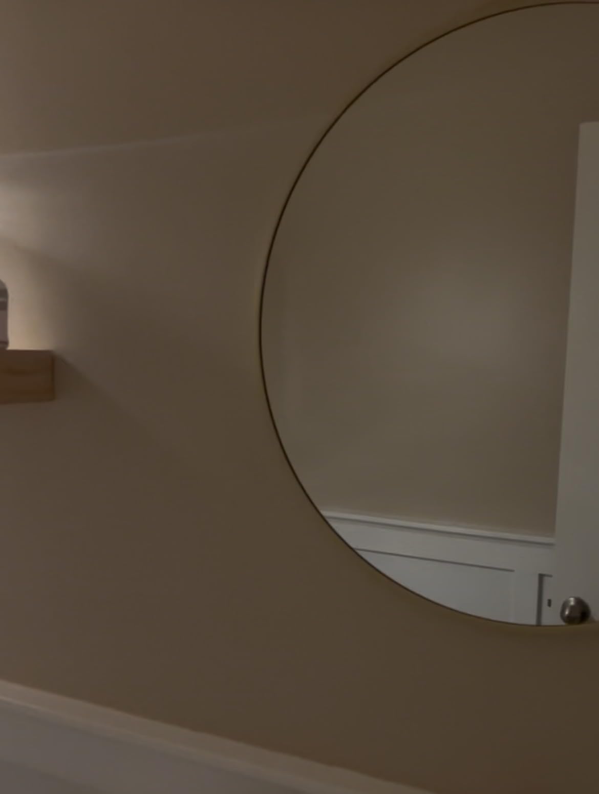 BEAUTYPEAK 24 Inch Round Mirror, Metal Frame Circle Mirror, Gold customer photo 2