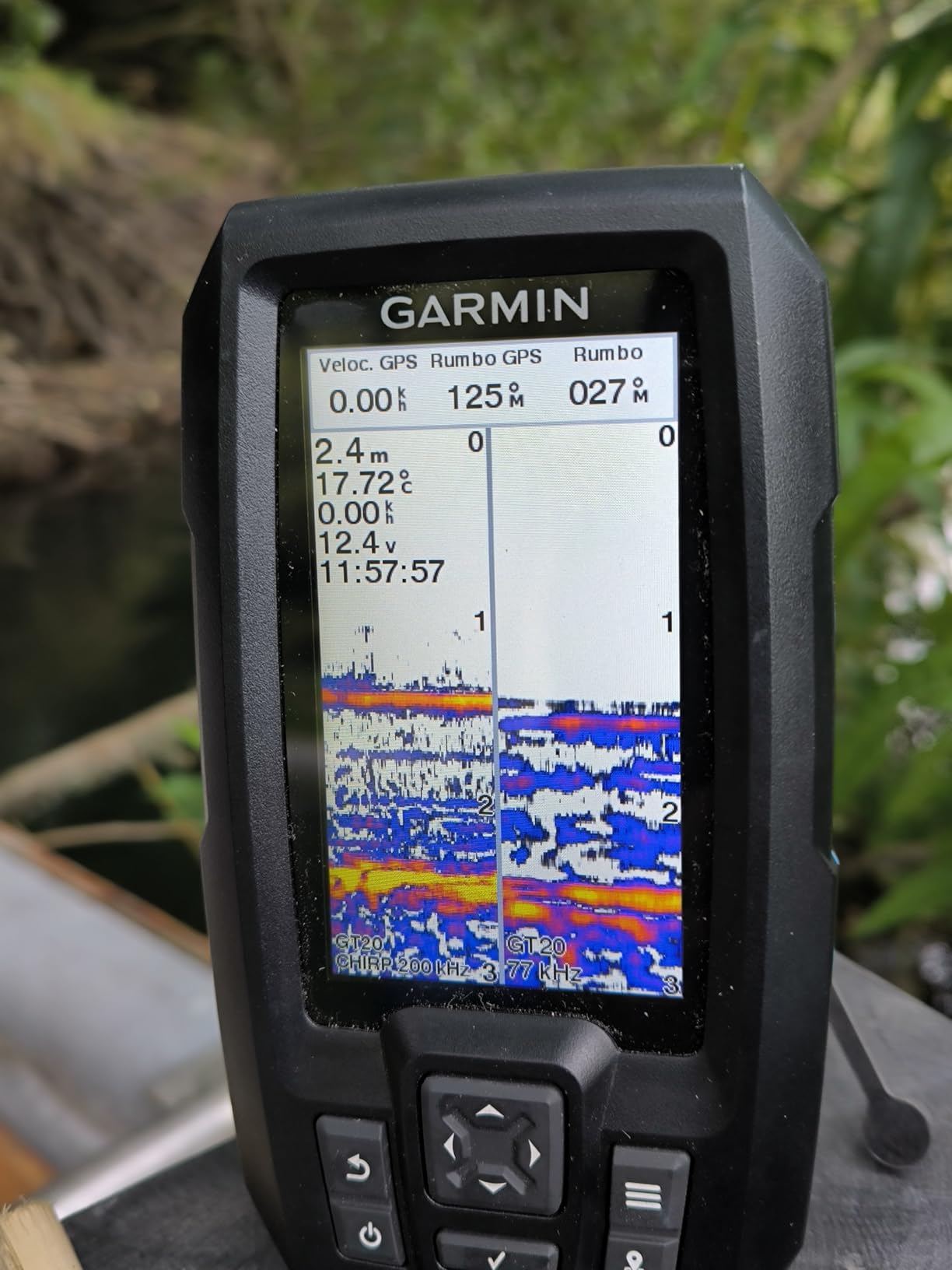 Garmin Striker Vivid 4cv Fishfinder with Transducer - 4-inch LCD Display - Easy-to-Use Scanning Sonar - Color Palettes, 11.2 Ounces (010-02550-00) customer photo 1