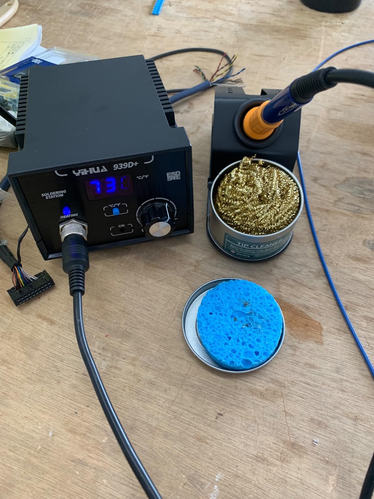 YIHUA 939D+ Digital Soldering Station, 75W Equivalent with Precision Heat Control (392°F to 896°F) and Built-in Transformer. ESD Safe, Lead Free with °C/°F display (Green) customer photo 1
