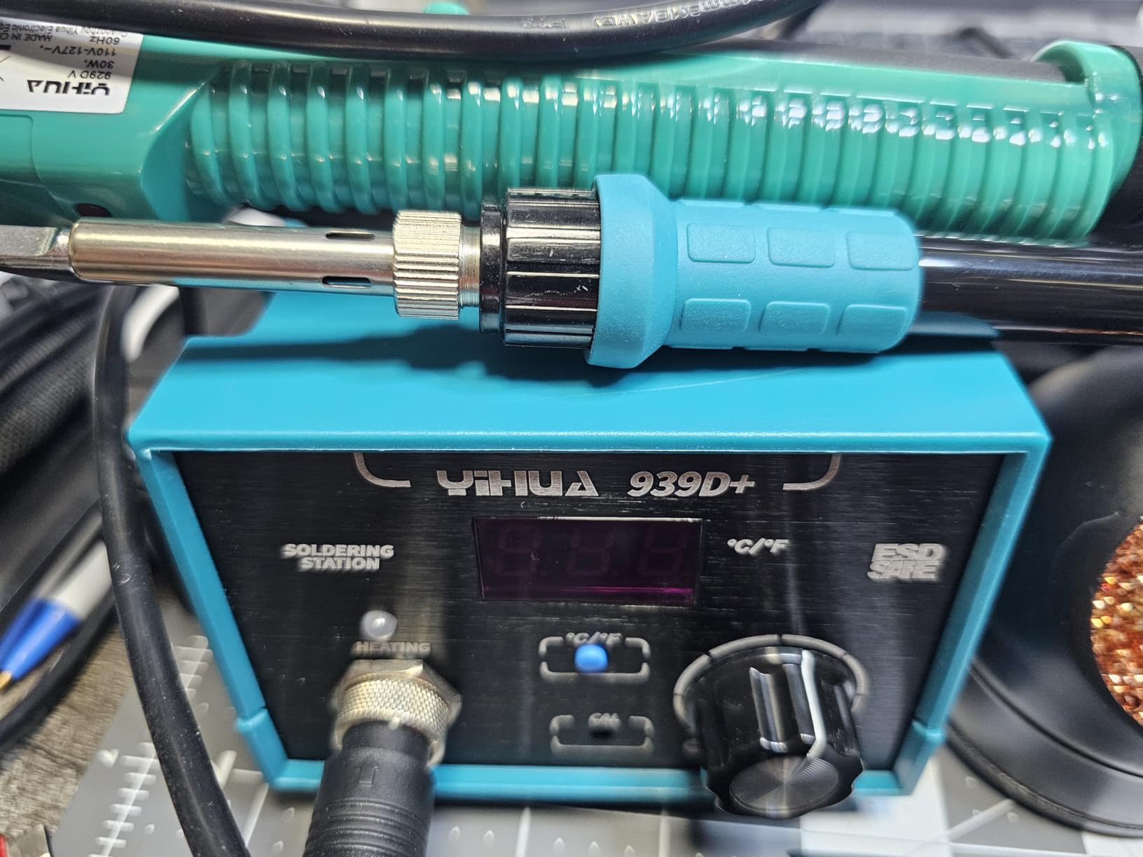 YIHUA 939D+ Digital Soldering Station, 75W Equivalent with Precision Heat Control (392°F to 896°F) and Built-in Transformer. ESD Safe, Lead Free with °C/°F display (Green) customer photo 2