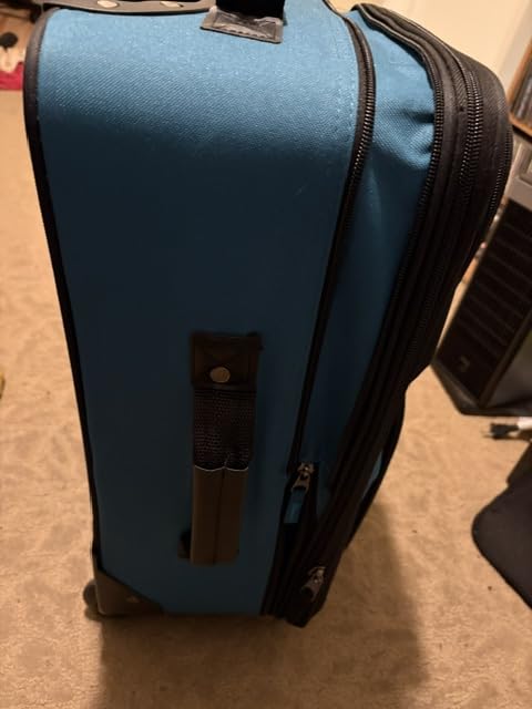 U.S. Traveler Rio Lightweight Softside Rolling Carry-on Suitcase, 2-Wheel Set, Teal customer photo 1
