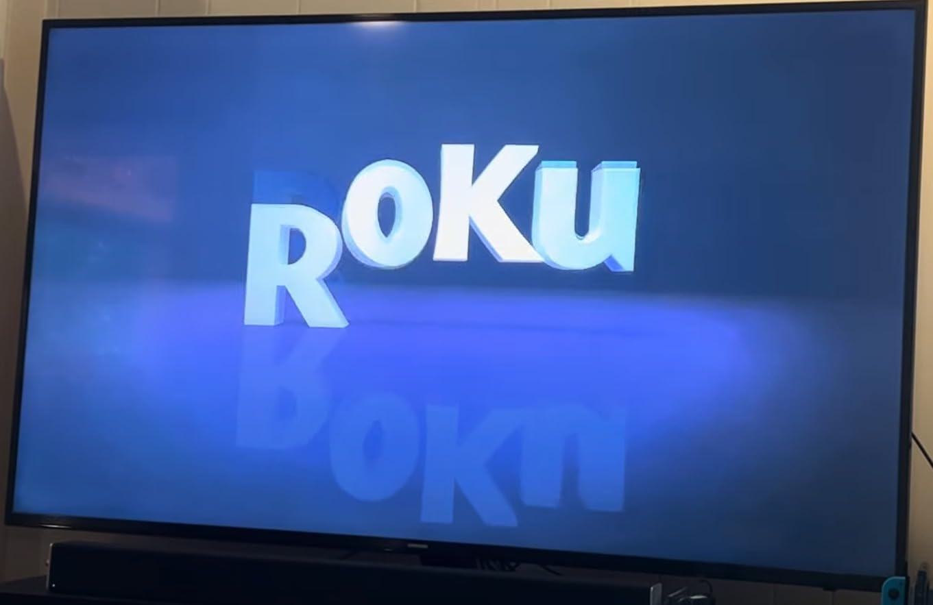 Roku Ultra LT (2023) HD/4K/HDR Dolby Vision Quad-Core Streaming Player with HDMI Cable, Headphones, Voice Remote w/Private Listening, Ethernet customer photo 2