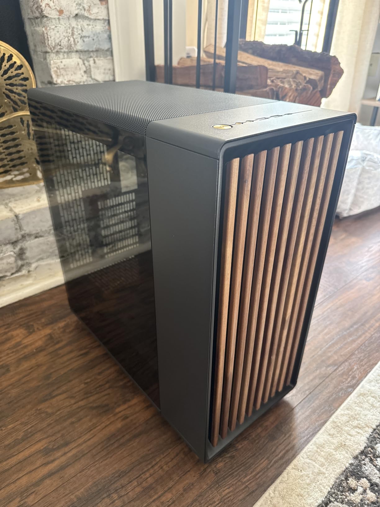 Fractal Design North Charcoal Black Tempered Glass Dark - Genuine Walnut Wood Front - Glass Side Panel - Two 140mm Aspect PWM Fans Included - Type C USB - ATX Airflow Mid Tower PC Gaming Case customer photo 1