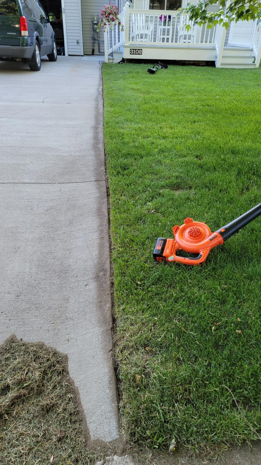Greenworks 40V 8 in Cordless Electric Lawn Edger, 4.0 Ah Battery, Charger customer photo 1