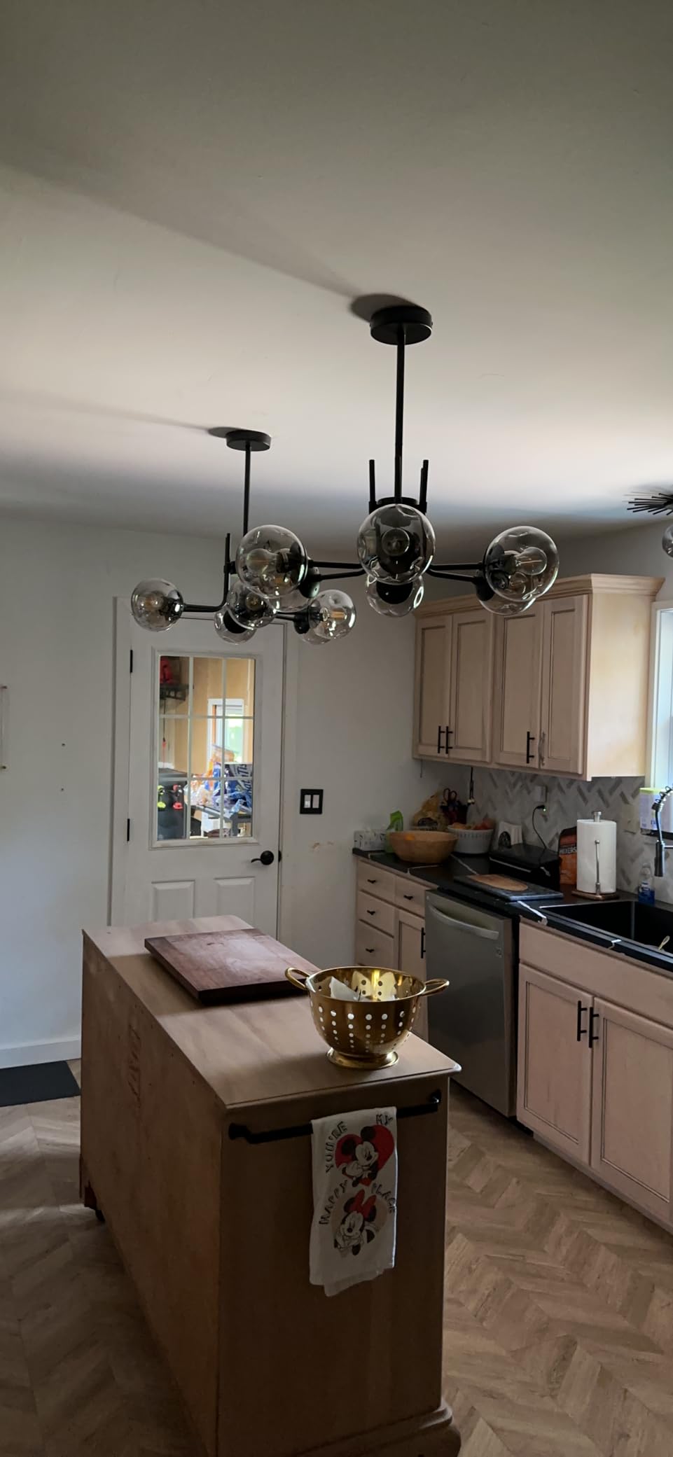 hesoge 15 Light Sputnik Modern Large Chandelier, Mid Century Black and Gold Metal Ceiling Light Fixture with Glass Globe,Pendant Light Hanging for Dining Room Kitchen Living Room Bedroom Foyer. customer photo 2