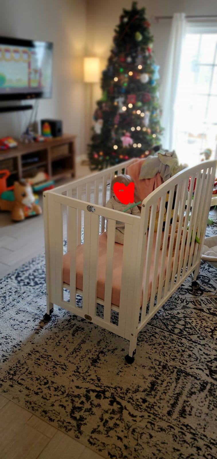Davinci Dylan Folding Portable 3-in-1 Convertible Mini Crib in Chestnut, Greenguard Gold Certified customer photo 2
