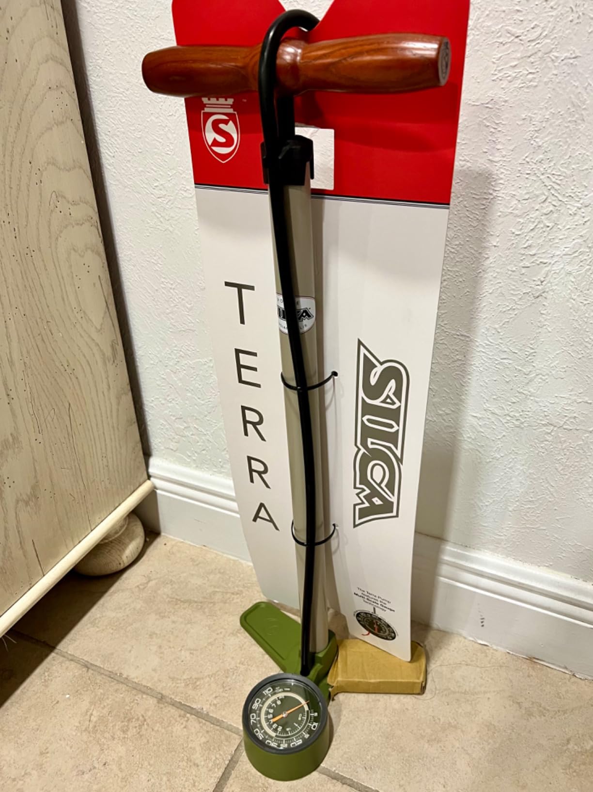 SILCA Terra Bike Floor Pump with Steel Construction, Wood Handle, 120psi customer photo 2