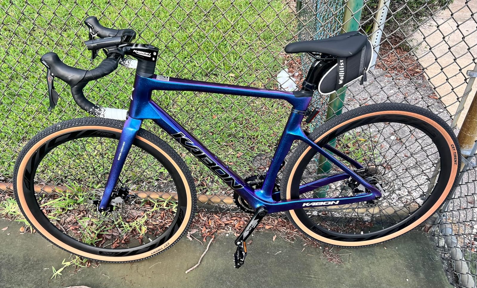 KABON Carbon Gravel Road Bike, T800 Carbon Fiber Frame 700C Road Bike with 18 Speeds Drivetrain, Integrated Carbon Handlebar, Disc Brakes Racing Bicycle for Adult Unisex customer photo 2